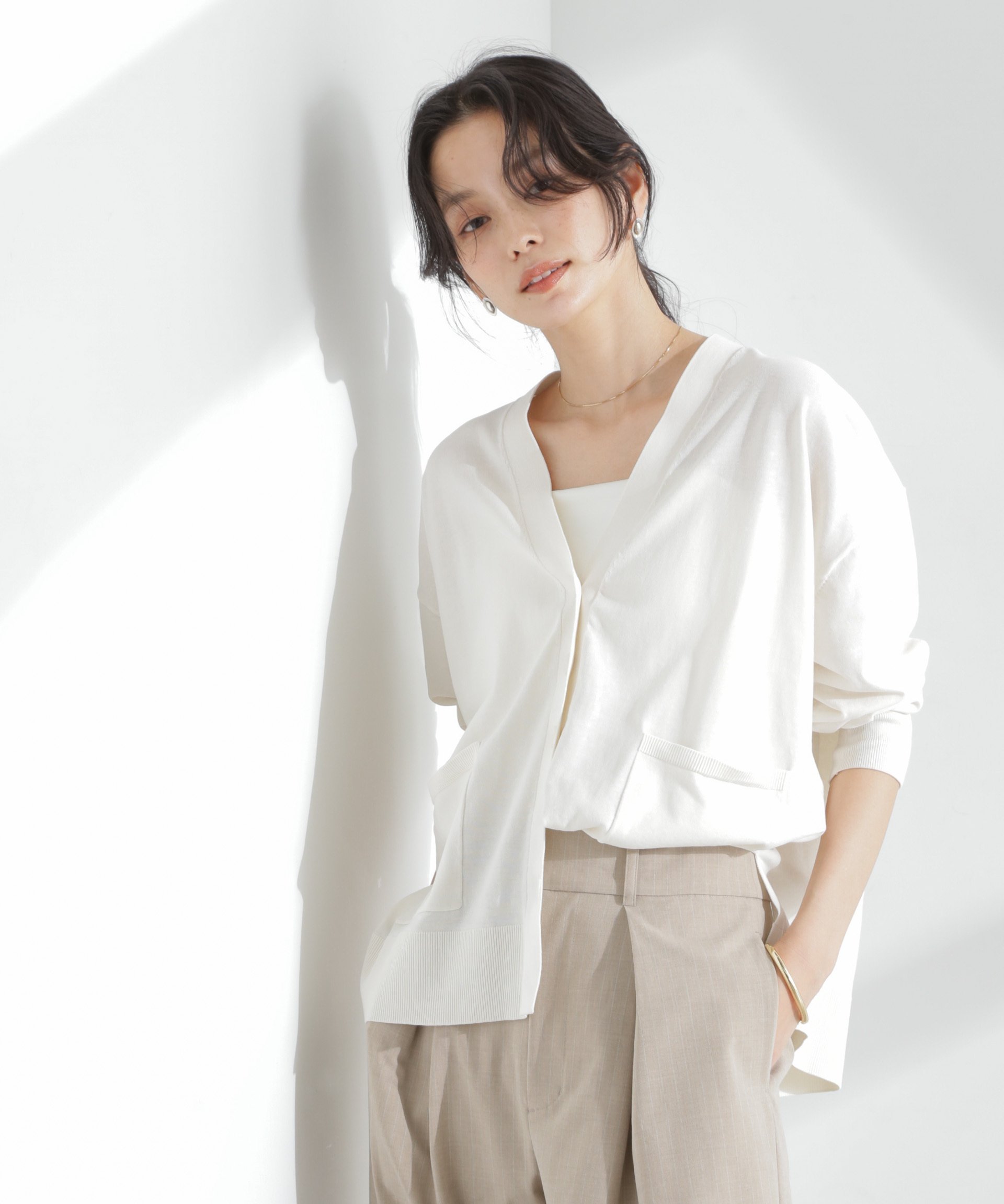 【ナノ ユニバース/nano universe】のTEKNICO GIZAコットンオーバーカーディガン インテリア・キッズ・メンズ・レディースファッション・服の通販 founy(ファニー) 　ファッション　Fashion　レディースファッション　Fashion for Women　トップス・カットソー　Cut & Sew Tops　カーディガン・羽織り　Layered Style Cardigans　イタリア　Italy　インナー　Innerwear　ウォッシャブル　Machine Washable　カーディガン　Cardigan, Knitwear　サマー　Summer, Summer Style　シンプル　Simple, Minimal　スリット　Slit, Slit Detail　ドレープ　Drape, Draping Fabric　ベーシック　Basic, Essential　ロング　Long, Long-Length　2025年　2025　2025春夏・S/S　Spring/Summer 2025 SS25　オフホワイト1|ID: prp329100004543547 ipo3291000000033034569