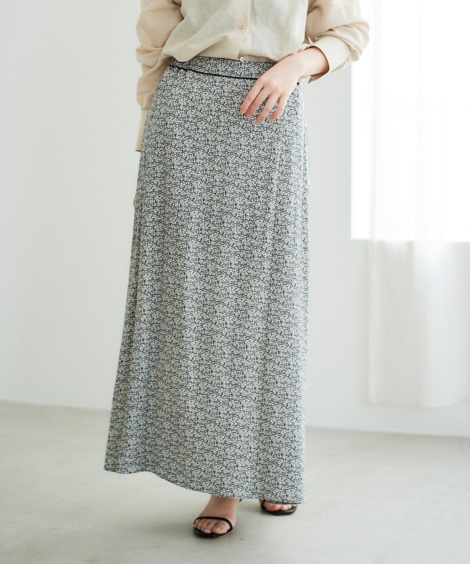【ルクールブラン/le.coeur blanc】のミニフラワープリントギャザースカート インテリア・キッズ・メンズ・レディースファッション・服の通販 founy(ファニー) 　ファッション　Fashion　レディースファッション　Fashion for Women　スカート　Skirts　おすすめ　Recommended / Our Picks　なめらか　Smooth, Silky Texture　コンパクト　Compact, Small Size　シューズ　Shoes, Footwear　スウェット / スエット　Sweatshirt, Sweatwear　ストレート　Straight, Straight Cut　スニーカー　Sneakers, Trainers　パイピング　Piping, Trim Design　フレア　Flare, Flared　プリント　Print, Printed Pattern　モチーフ　Motif, Design Theme　ヴィンテージ　Vintage Style　春　Spring　ブラック柄|ID: prp329100004543548 ipo3291000000032724170