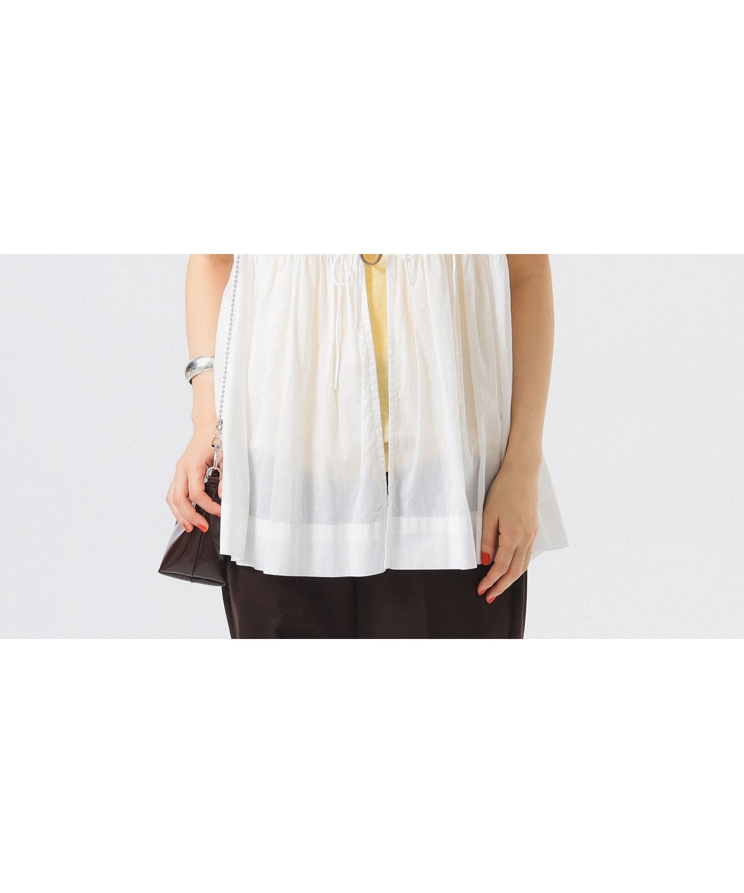 【ビームス ウイメン/BEAMS】のコットン ギャザー ノースリーブ シャツ 25SS レイヤード 夏フェス アウトドア インテリア・キッズ・メンズ・レディースファッション・服の通販 founy(ファニー) 　ファッション　Fashion　レディースファッション　Fashion for Women　トップス・カットソー　Cut & Sew Tops　キャミソール&ノースリーブ　Camisoles & Sleeveless Tops　シャツ・ブラウス・オフィスカジュアル　Elegant Blouses & Button-Ups　アウトドア　Outdoor Clothing　エアリー　Airy Texture　カットソー　Cut and Sewn Top　ギャザー　Gathered, Ruffled　ノースリーブ　Sleeveless, No-Sleeve　フェミニン　Feminine, Girly　フリル　Frill, Ruffle　プリント　Print, Printed Pattern　夏　Summer　2025年　2025　2025春夏・S/S　Spring/Summer 2025 SS25　OFF_WHT|ID: prp329100004543599 ipo3291000000032727231