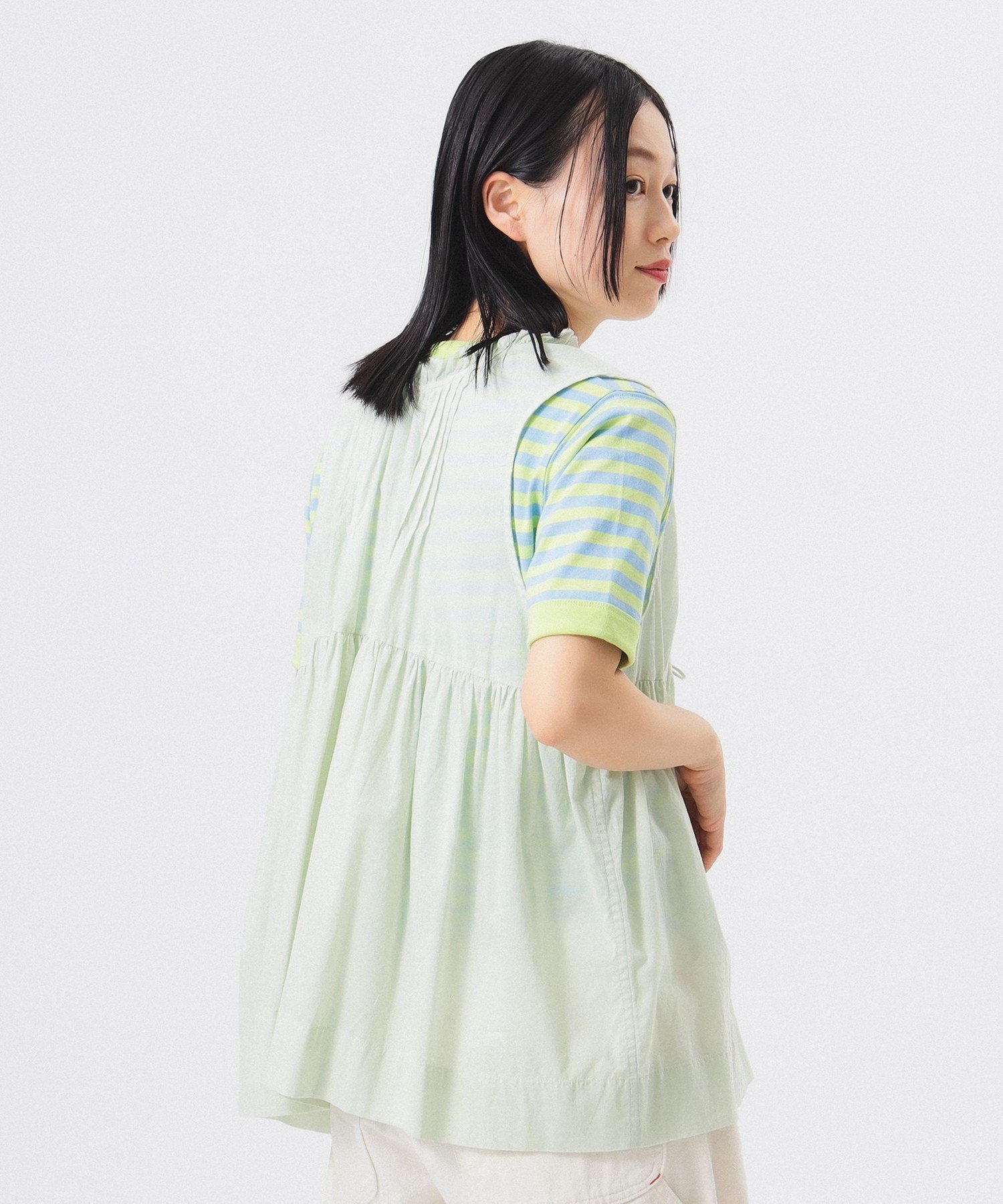 【ビームス ウイメン/BEAMS】のコットン ギャザー ノースリーブ シャツ 25SS レイヤード 夏フェス アウトドア インテリア・キッズ・メンズ・レディースファッション・服の通販 founy(ファニー) 　ファッション　Fashion　レディースファッション　Fashion for Women　トップス・カットソー　Cut & Sew Tops　キャミソール&ノースリーブ　Camisoles & Sleeveless Tops　シャツ・ブラウス・オフィスカジュアル　Elegant Blouses & Button-Ups　アウトドア　Outdoor Clothing　エアリー　Airy Texture　カットソー　Cut and Sewn Top　ギャザー　Gathered, Ruffled　ノースリーブ　Sleeveless, No-Sleeve　フェミニン　Feminine, Girly　フリル　Frill, Ruffle　プリント　Print, Printed Pattern　夏　Summer　2025年　2025　2025春夏・S/S　Spring/Summer 2025 SS25　MINT|ID: prp329100004543599 ipo3291000000032727232