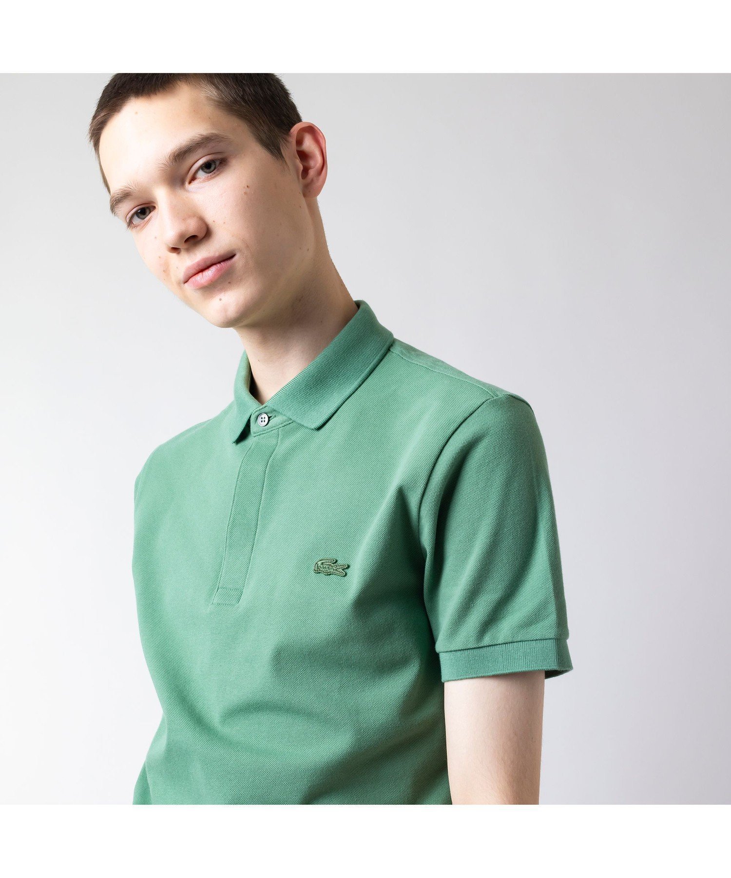 【ラコステ/LACOSTE / MEN】の『Le Paris Polo』レギュラーフィット パリポロ 比翼ポロシャツ インテリア・キッズ・メンズ・レディースファッション・服の通販 founy(ファニー) 　ファッション　Fashion　メンズファッション　MEN　エレガント 上品　Elegant　スマート　Smart　ドレス　Dress　フィット　Fit　ポロシャツ　Polo Shirt　レギュラー　Regular　セージグリーン|ID: prp329100004543688 ipo3291000000032108101
