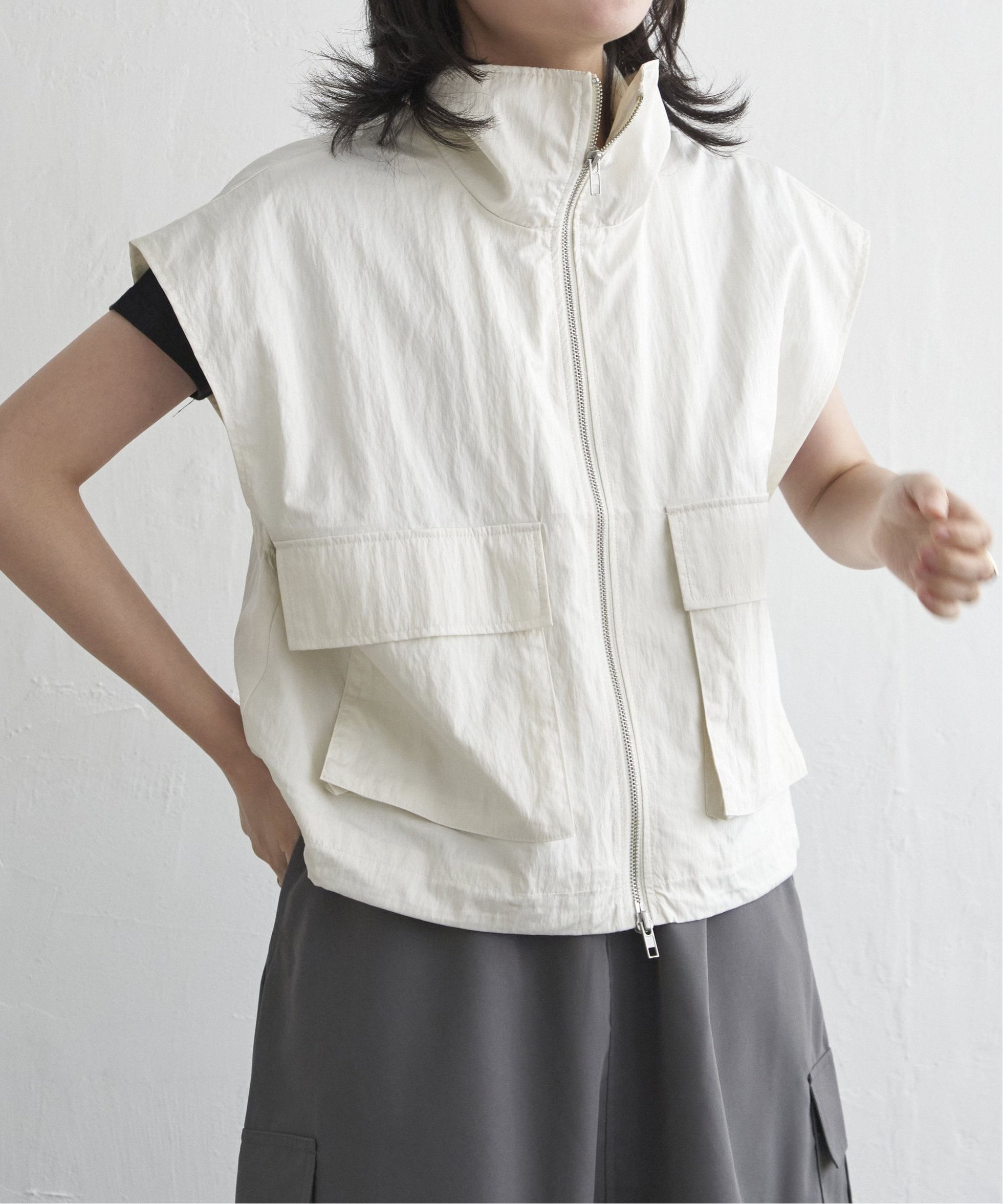 【ヴァンス エクスチェンジ/VENCE EXCHANGE】のパールタフタスタンドベスト インテリア・キッズ・メンズ・レディースファッション・服の通販 founy(ファニー) 　ファッション　Fashion　レディースファッション　Fashion for Women　アウター　Coat / Outerwear Collection　トップス・カットソー　Cut & Sew Tops　ベスト&ジレ / 重ね着スタイル　Vests & Gilets　おすすめ　Recommended / Our Picks　カーゴパンツ　Cargo Pants, Utility Pants　ショート　Short, Short Length　スタンド　Stand Collar, Upright Stand　タフタ　Taffeta, Structured Fabric　デニム　Denim, Jeans Material　パール　Pearl, Pearl Accent　フラップ　Flap, Flap Pocket　プリーツ　Pleats, Pleated　ベスト　Vest, Waistcoat　ポケット　Pocket, Pocket Detail　ワイド　Wide, Wide Fit　オフホワイト|ID: prp329100004543714 ipo3291000000032713495