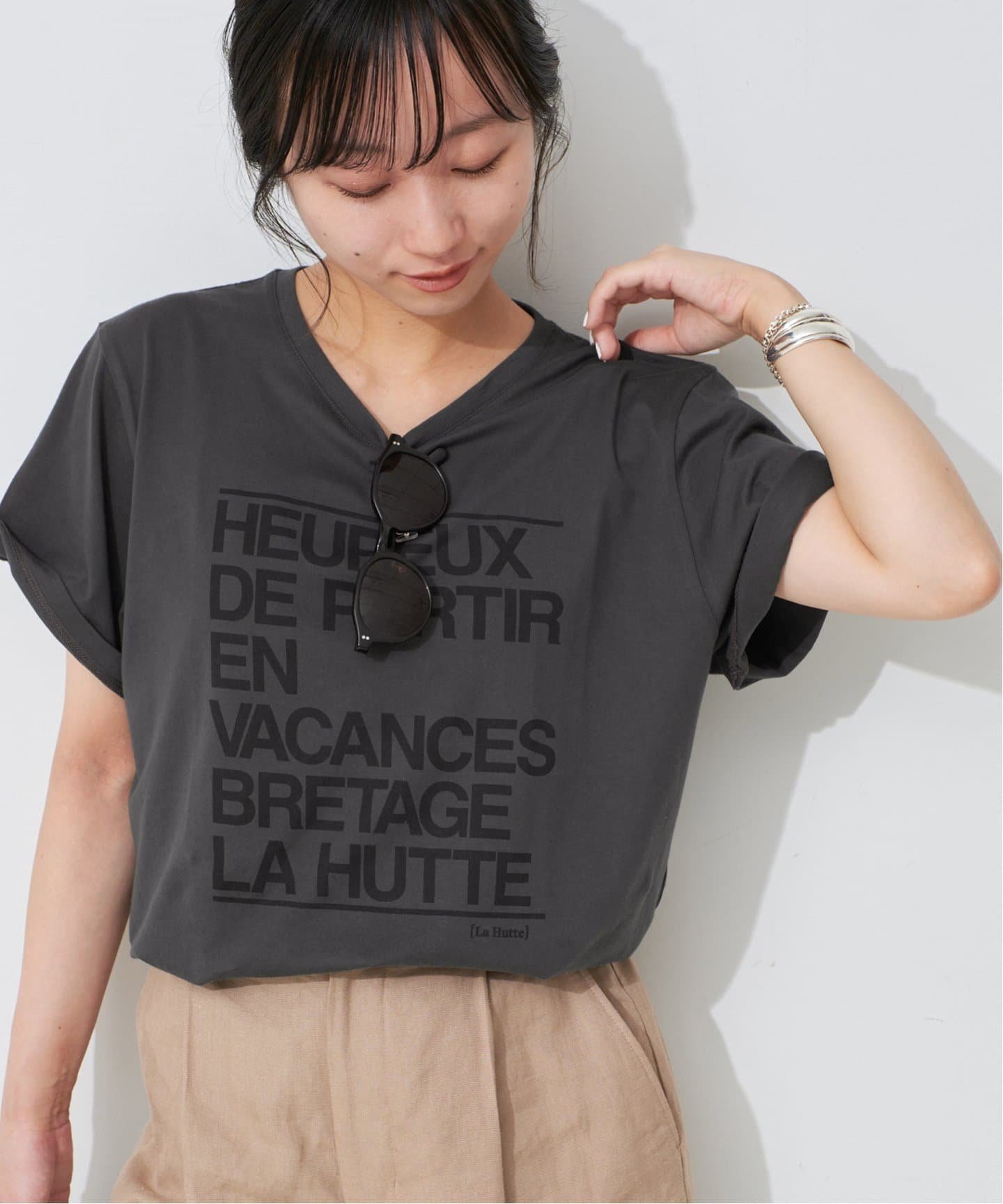 【スローブ イエナ/SLOBE IENA】のLA HUTTE/ラ ユット SLOBE別注 ロゴTEE インテリア・キッズ・メンズ・レディースファッション・服の通販 founy(ファニー) 　ファッション　Fashion　レディースファッション　Fashion for Women　別注　Limited Edition, Custom Order　グレー|ID: prp329100004543807 ipo3291000000032971513