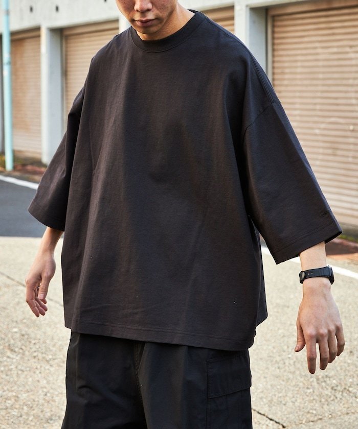 【フリークスストア/FREAK'S STORE】のビッグシルエット ワンポイント クルーネック Tシャツ / ワイドシルエット 【限定展開】 25SS インテリア・キッズ・メンズ・レディースファッション・服の通販 founy(ファニー) 　ファッション　Fashion　メンズファッション　Fashion for Men　2025年　2025　2025春夏・S/S　Spring/Summer 2025 SS25　おすすめ　Recommended / Our Picks　カーゴパンツ　Cargo Pants, Utility Pants　ショルダー　Shoulder, Shoulder Strap　シンプル　Simple, Minimal　デニム　Denim, Jeans Material　トレンド　Trend, Trending Now　ドロップ　Drop Shoulder, Dropped Style　パターン　Pattern, Design Print　ビッグ　Big, Oversized　ワイド　Wide, Wide Fit　ワンポイント　One Point, Statement Accent　人気　Popular, Best Seller　夏　Summer　S/S・春夏　SS, Spring/Summer, Warm Season　無地　Plain, Solid Color　チャコールグレー|ID: prp329100004543827 ipo3291000000033579648