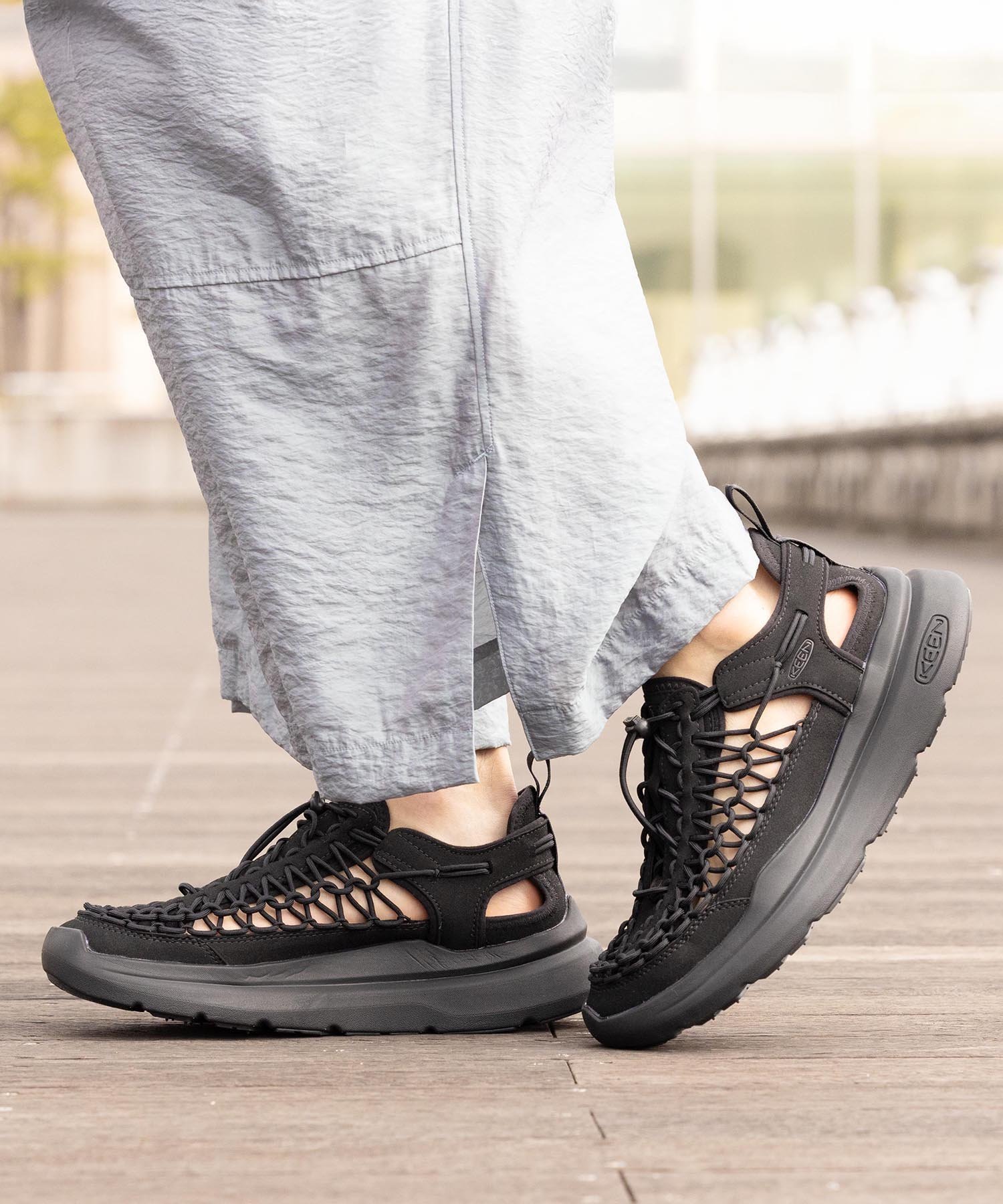 【キーン/KEEN / MEN】のMEN UNEEK WK メンズ ユニーク ダブルケー インテリア・キッズ・メンズ・レディースファッション・服の通販 founy(ファニー) 　ファッション　Fashion　メンズファッション　MEN　アウトドア　Outdoor　クッション　Cushion　軽量　Lightweight　サンダル　Sandals　スニーカー　Sneakers　スリッポン　Slip-Ons　フィット　Fit　プレート　Plate　メンズ　Mens　ラウンド　Round　旅行　Travel　BLACK/BLACK|ID: prp329100004544060 ipo3291000000032306363