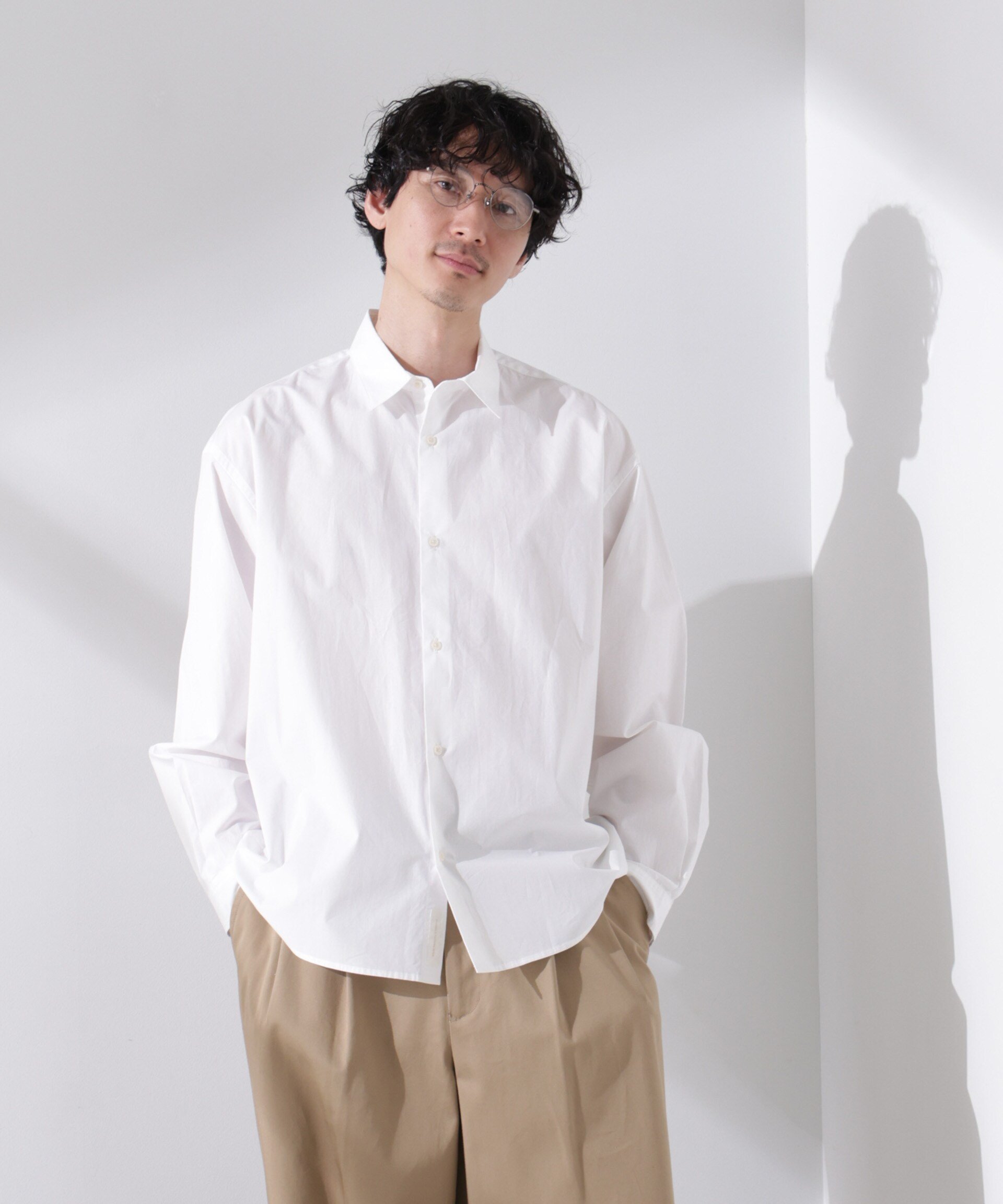 【ナノ ユニバース/nano universe / MEN】の「大人のワイドシャツ」レギュラーカラー 長袖 インテリア・キッズ・メンズ・レディースファッション・服の通販 founy(ファニー) 　ファッション　Fashion　メンズファッション　MEN　春　Spring　シンプル　Simple　ストライプ　Stripe　スラックス　Slacks　定番　Standard　人気　Popularity　長袖　Long Sleeve　バランス　Balance　パターン　Pattern　ヘムライン　Hemline　羽織　Haori　レギュラー　Regular　ワイド　Wide　S/S・春夏　Ss・Spring/Summer　夏　Summer　2025年　2025　2025春夏・S/S　Ss,Spring/Summer,2025　ホワイト|ID: prp329100004544131 ipo3291000000032110800