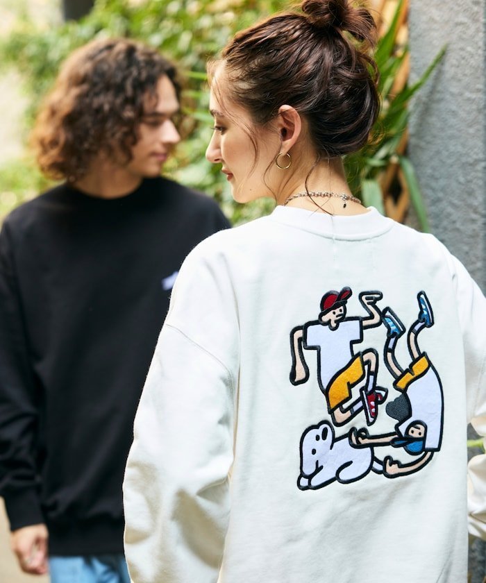 【フリークスストア/FREAK'S STORE】の別注「Dance」バックフェルト刺繍 クルーネック スウェット 24AW インテリア・キッズ・メンズ・レディースファッション・服の通販 founy(ファニー) 　ファッション　Fashion　レディースファッション　WOMEN　トップス・カットソー　Tops/Tshirt　パーカ　Sweats　スウェット　Sweat　バッグ　Bag　インナー　Inner　カーゴパンツ　Cargo Pants　グラフィック　Graphic　シンプル　Simple　スウェット　Sweat　デニム　Denim　定番　Standard　人気　Popularity　ビッグ　Big　フェルト　Felt　フロント　Front　プリント　Print　ボトム　Bottom　別注　Special Order　ルーズ　Loose　ワンポイント　One Point　A/W・秋冬　Aw・Autumn/Winter・Fw・Fall-Winter　冬　Winter　おすすめ　Recommend　犬　Dog　2024年　2024　2024-2025秋冬・A/W　Aw/Autumn/Winter/Fw/Fall/2024-2025　ホワイト|ID: prp329100004544451 ipo3291000000032112452