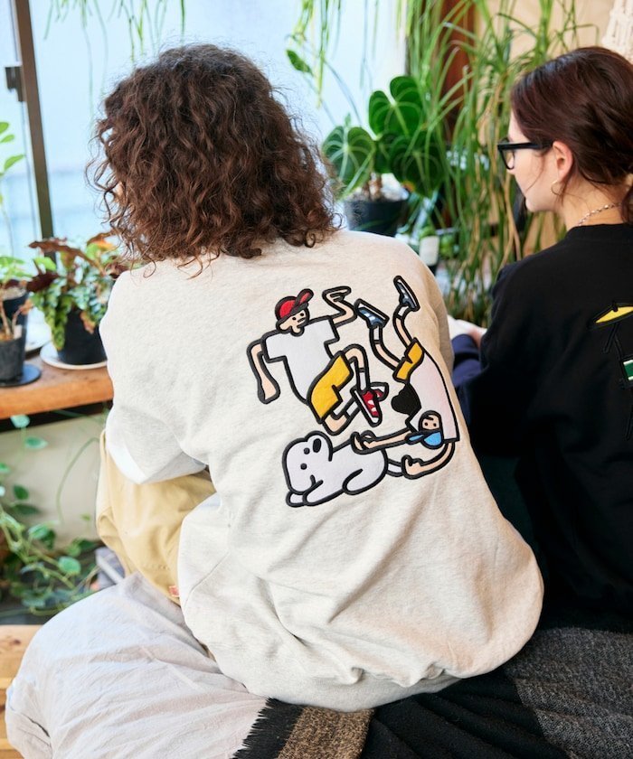 【フリークスストア/FREAK'S STORE】の別注「Dance」バックフェルト刺繍 クルーネック スウェット 24AW インテリア・キッズ・メンズ・レディースファッション・服の通販 founy(ファニー) 　ファッション　Fashion　レディースファッション　WOMEN　トップス・カットソー　Tops/Tshirt　パーカ　Sweats　スウェット　Sweat　バッグ　Bag　インナー　Inner　カーゴパンツ　Cargo Pants　グラフィック　Graphic　シンプル　Simple　スウェット　Sweat　デニム　Denim　定番　Standard　人気　Popularity　ビッグ　Big　フェルト　Felt　フロント　Front　プリント　Print　ボトム　Bottom　別注　Special Order　ルーズ　Loose　ワンポイント　One Point　A/W・秋冬　Aw・Autumn/Winter・Fw・Fall-Winter　冬　Winter　おすすめ　Recommend　犬　Dog　2024年　2024　2024-2025秋冬・A/W　Aw/Autumn/Winter/Fw/Fall/2024-2025　グレー|ID: prp329100004544451 ipo3291000000032112453