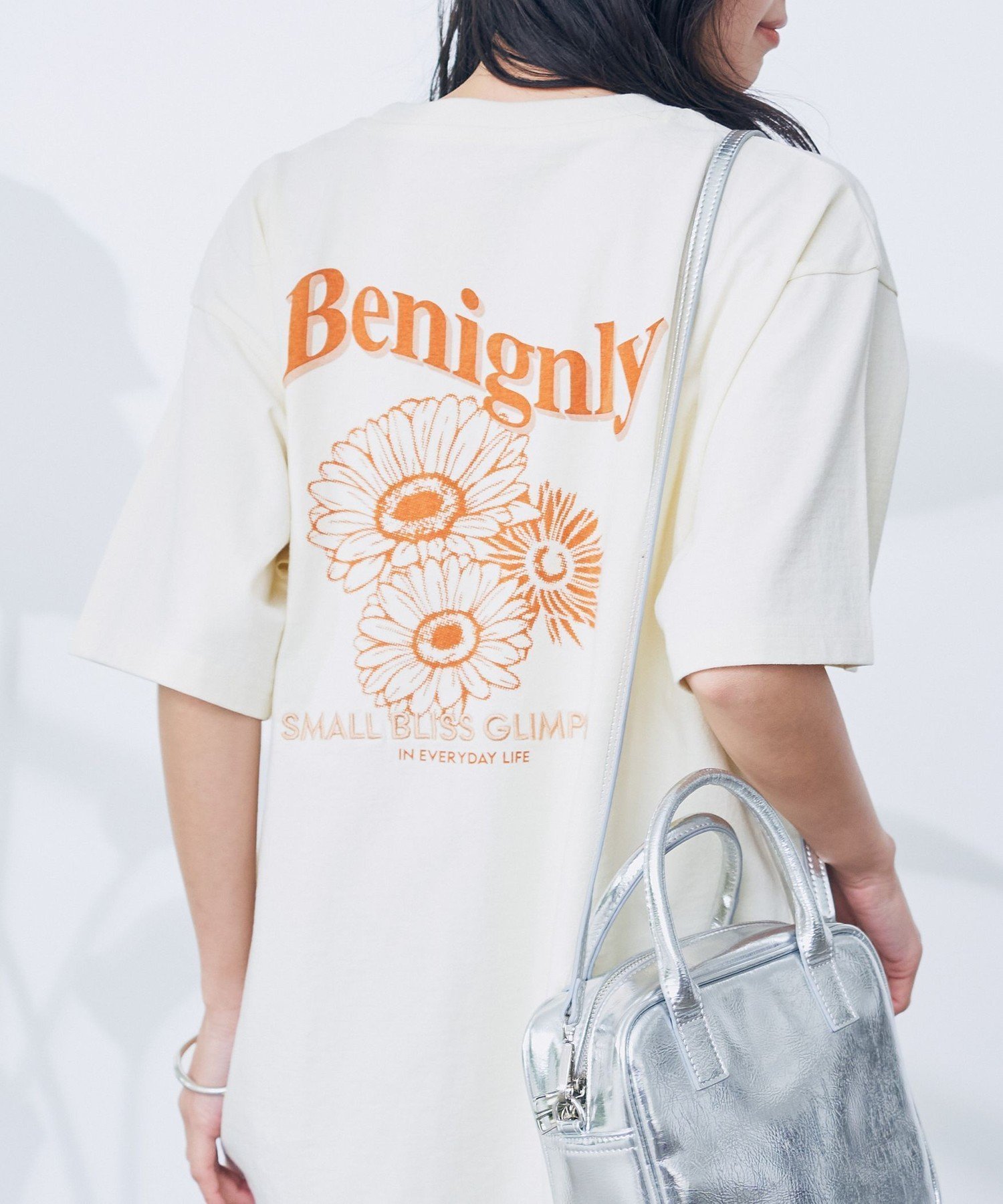 【コーエン/COEN】のフラワーモチーフバックプリントTシャツ インテリア・キッズ・メンズ・レディースファッション・服の通販 founy(ファニー) 　ファッション　Fashion　レディースファッション　Fashion for Women　トップス・カットソー　Cut & Sew Tops　シャツ・ブラウス・オフィスカジュアル　Elegant Blouses & Button-Ups　ロングTシャツ・Tシャツ　Longline T-Shirts & Tees　花柄・フラワープリント・モチーフ　Floral Prints & Motifs / Flower Pattern Tops　バッグ　Bags　プリント　Print, Printed Pattern　ワンポイント　One Point, Statement Accent　人気　Popular, Best Seller　NATURAL|ID: prp329100004544913 ipo3291000000033565914