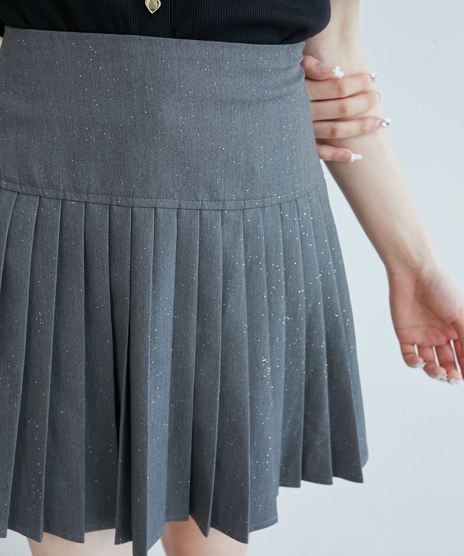 【マジェスティック レゴン/MAJESTIC LEGON】のキラキラプリーツスカート インテリア・キッズ・メンズ・レディースファッション・服の通販 founy(ファニー) 　ファッション　Fashion　レディースファッション　WOMEN　スカート　Skirt　プリーツスカート　Pleated Skirts　おすすめ　Recommend　コンパクト　Compact　スウェット　Sweat　ダウン　Down　フィット　Fit　プリント　Print　プリーツ　Pleats　再入荷　Restock/Back In Stock/Re Arrival　グレー|ID: prp329100004544917 ipo3291000000032302623