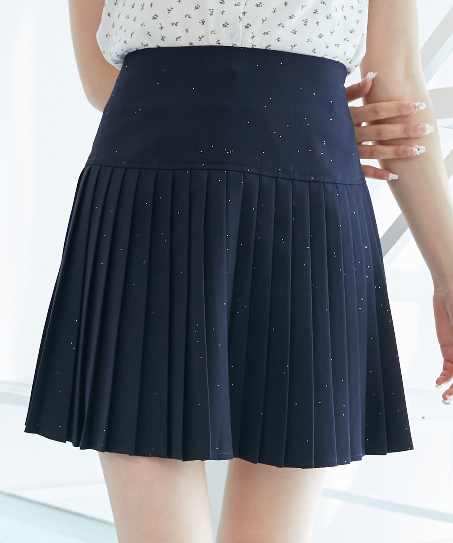 【マジェスティック レゴン/MAJESTIC LEGON】のキラキラプリーツスカート インテリア・キッズ・メンズ・レディースファッション・服の通販 founy(ファニー) 　ファッション　Fashion　レディースファッション　WOMEN　スカート　Skirt　プリーツスカート　Pleated Skirts　おすすめ　Recommend　コンパクト　Compact　スウェット　Sweat　ダウン　Down　フィット　Fit　プリント　Print　プリーツ　Pleats　再入荷　Restock/Back In Stock/Re Arrival　ネイビー|ID: prp329100004544917 ipo3291000000032302625