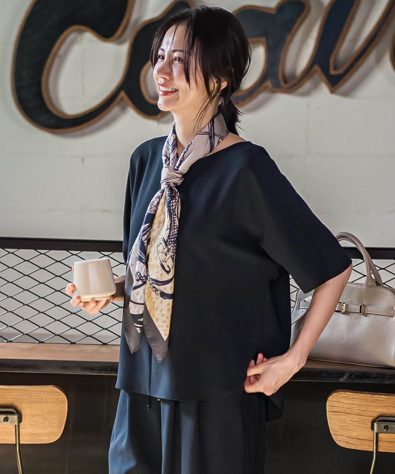 【ロートレ アモン/LAUTRE AMONT】のキレイ*リラックス ハーフスリーブブラウス≪洗濯機で洗える≫ インテリア・キッズ・メンズ・レディースファッション・服の通販 founy(ファニー) 　ファッション　Fashion　レディースファッション　Ladies' Fashion Online　トップス・カットソー　Tops/Tshirt　シャツ/ブラウス　Shirts/Blouses　ドレープ　Drape　リラックス　Relax　エレガント 上品　Elegant　人気　Popularity　吸水　Water Absorption　夏　Summer　洗える　Washable　ブラック|ID: prp329100004545225 ipo3291000000032611682
