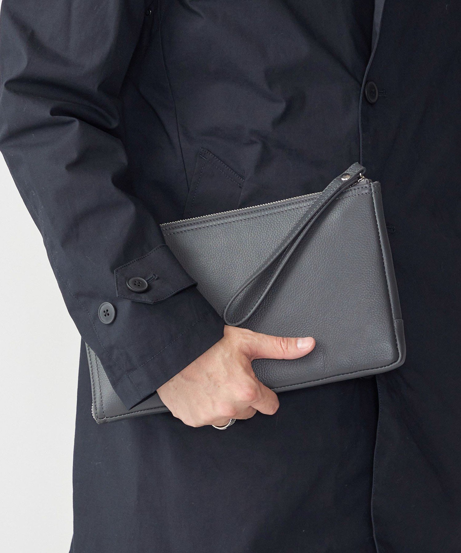 【シップス/SHIPS / MEN】のSHIPS スマート レザー クラッチバッグ インテリア・キッズ・メンズ・レディースファッション・服の通販 founy(ファニー) 　ファッション　Fashion　メンズファッション　MEN　バッグ　Bag/Men　クラッチ　Clutch　ジップ　Zip　スマート　Smart　ポケット　Pocket　ライニング　Lining　エレガント 上品　Elegant　結婚式　Wedding Ceremony　ダークグレー|ID: prp329100004545403 ipo3291000000032117447