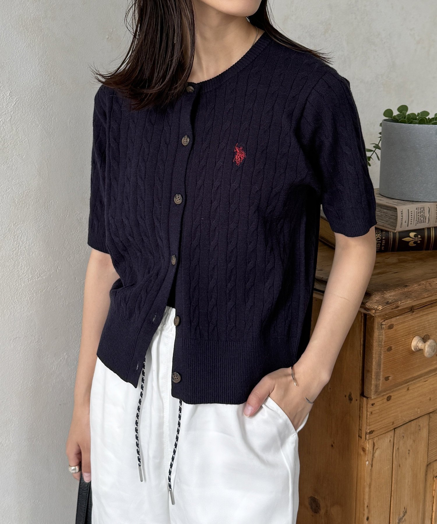 【シーピーシーエム/CPCM】の【U.S. POLO ASSN.】ケーブルニット半袖カーディガン インテリア・キッズ・メンズ・レディースファッション・服の通販 founy(ファニー) 　ファッション　Fashion　レディースファッション　WOMEN　トップス・カットソー　Tops/Tshirt　ニット　Knit Tops　カーディガン　Cardigans　アクセサリー　Accessories　イタリア　Italy　腕時計　Watch　カーディガン　Cardigan　コレクション　Collection　シンプル　Simple　スニーカー　Sneakers　なめらか　Smooth　半袖　Short Sleeve　羽織　Haori　メンズ　Mens　リラックス　Relax　ワイド　Wide　ワンポイント　One Point　おすすめ　Recommend　夏　Summer　エレガント 上品　Elegant　ネイビー|ID: prp329100004545652 ipo3291000000032281134