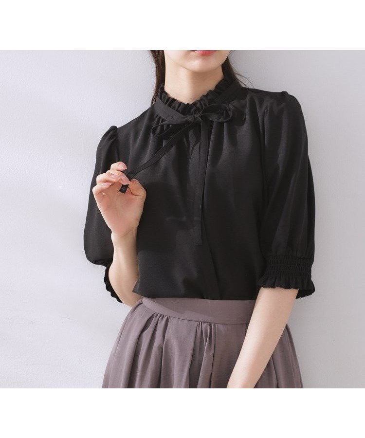 【クチュール ブローチ/Couture Brooch】の【5分袖・通勤】リボンタイ付きピコフリル5分袖ブラウス インテリア・キッズ・メンズ・レディースファッション・服の通販 founy(ファニー) 　ファッション　Fashion　レディースファッション　WOMEN　トップス・カットソー　Tops/Tshirt　シャツ/ブラウス　Shirts/Blouses　おすすめ　Recommend　シャーリング　Shirring　ジョーゼット　Georgette　フリル　Frills　フロント　Front　リボン　Ribbon　夏　Summer　ビジネス 仕事 通勤　Business　ブラック|ID: prp329100004545661 ipo3291000000032360823