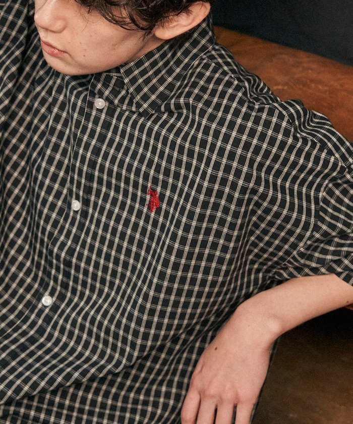【フリークスストア/FREAK'S STORE】の別注 ワンポイント刺繍チェックショートスリーブシャツ/チェックシャツ/半袖シャツ/ユニセックス【限定展開】 25SS インテリア・キッズ・メンズ・レディースファッション・服の通販 founy(ファニー) 　ファッション　Fashion　レディースファッション　Fashion for Women　トップス・カットソー　Cut & Sew Tops　シャツ・ブラウス・オフィスカジュアル　Elegant Blouses & Button-Ups　2024年　2024　2024春夏・S/S　Spring/Summer 2024 SS24　2025年　2025　2025春夏・S/S　Spring/Summer 2025 SS25　ギンガム　Gingham, Gingham Fabric　チェック　Check, Plaid, Tartan　トレンド　Trend, Trending Now　ベーシック　Basic, Essential　ルーズ　Loose, Oversized　ワンポイント　One Point, Statement Accent　別注　Limited Edition, Custom Order　半袖　Short Sleeve, Half Sleeve　夏　Summer　S/S・春夏　SS, Spring/Summer, Warm Season　ブラック|ID: prp329100004545710 ipo3291000000032533216