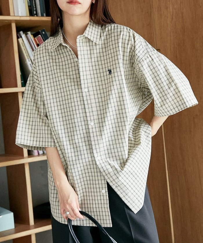 【フリークスストア/FREAK'S STORE】の別注 ワンポイント刺繍チェックショートスリーブシャツ/チェックシャツ/半袖シャツ/ユニセックス【限定展開】 25SS インテリア・キッズ・メンズ・レディースファッション・服の通販 founy(ファニー) 　ファッション　Fashion　レディースファッション　Fashion for Women　トップス・カットソー　Cut & Sew Tops　シャツ・ブラウス・オフィスカジュアル　Elegant Blouses & Button-Ups　2024年　2024　2024春夏・S/S　Spring/Summer 2024 SS24　2025年　2025　2025春夏・S/S　Spring/Summer 2025 SS25　ギンガム　Gingham, Gingham Fabric　チェック　Check, Plaid, Tartan　トレンド　Trend, Trending Now　ベーシック　Basic, Essential　ルーズ　Loose, Oversized　ワンポイント　One Point, Statement Accent　別注　Limited Edition, Custom Order　半袖　Short Sleeve, Half Sleeve　夏　Summer　S/S・春夏　SS, Spring/Summer, Warm Season　ベージュ|ID: prp329100004545710 ipo3291000000032533218