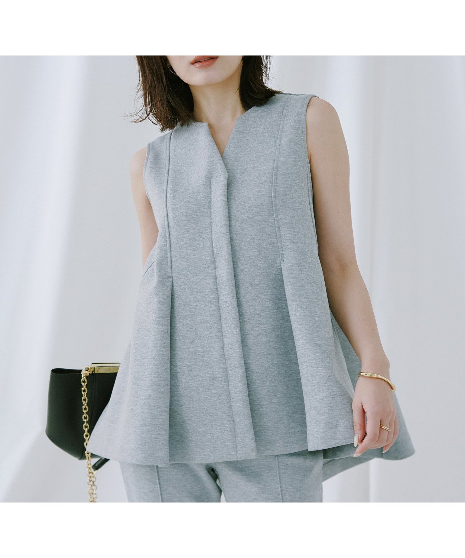 【アニュアンス/anuans】のタックフレアカットベスト インテリア・キッズ・メンズ・レディースファッション・服の通販 founy(ファニー) 　ファッション　Fashion　レディースファッション　Fashion for Women　アウター　Coat / Outerwear Collection　トップス・カットソー　Cut & Sew Tops　ベスト&ジレ / 重ね着スタイル　Vests & Gilets　おすすめ　Recommended / Our Picks　カットソー　Cut and Sewn Top　シルバー　Silver, Metallic Silver　セットアップ　Set-Up, Coordinated Outfit　フォルム　Silhouette, Form　フレア　Flare, Flared　フロント　Front, Front Design　ベスト　Vest, Waistcoat　エレガント 上品　Elegant　GREY|ID: prp329100004545838 ipo3291000000032714660