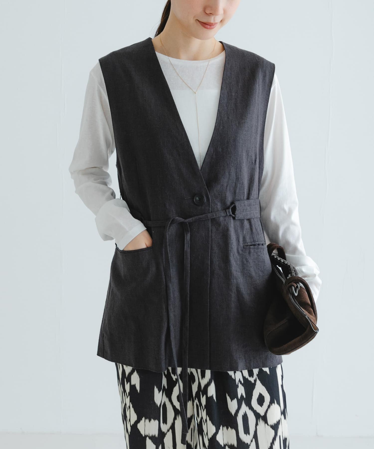 【アーバンリサーチ/URBAN RESEARCH】のベルトデザインリネンジレ インテリア・キッズ・メンズ・レディースファッション・服の通販 founy(ファニー) 　ファッション　Fashion　レディースファッション　Fashion for Women　アウター　Coat / Outerwear Collection　トップス・カットソー　Cut & Sew Tops　ベスト&ジレ / 重ね着スタイル　Vests & Gilets　ベルト&ウエストマーク　Belts & Waist Accessories　2025年　2025　2025春夏・S/S　Spring/Summer 2025 SS25　おすすめ　Recommended / Our Picks　インナー　Innerwear　ベーシック　Basic, Essential　リネン　Linen, Linen Fabric　エレガント 上品　Elegant　夏　Summer　春　Spring　S/S・春夏　SS, Spring/Summer, Warm Season　CHARCOAL|ID: prp329100004545931 ipo3291000000033600341
