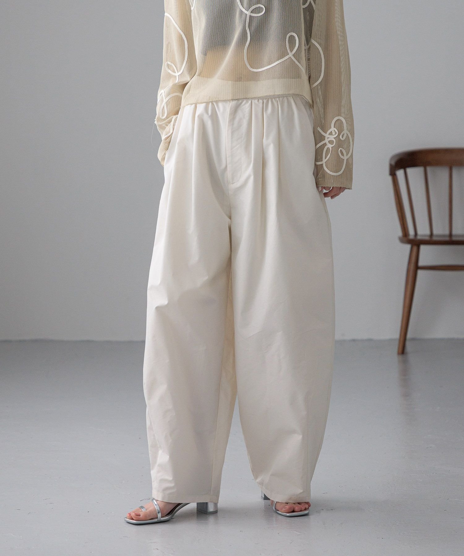 【ローリーズファーム/LOWRYS FARM】のタックボリュームコクーンパンツ 人気、トレンドファッション・服の通販 founy(ファニー) 　ファッション　Fashion　レディースファッション　Fashion for Women　パンツ　Pants & Trousers　おすすめ　Recommended / Our Picks　コクーン　Cocoon, Cocoon Silhouette　コンパクト　Compact, Small Size　バランス　Balance, Style Balance　フロント　Front, Front Design　ヴィンテージ　Vintage Style　軽量　Lightweight, Ultra Light　 other-1|ID: prp329100004545955 ipo3291000000032715447