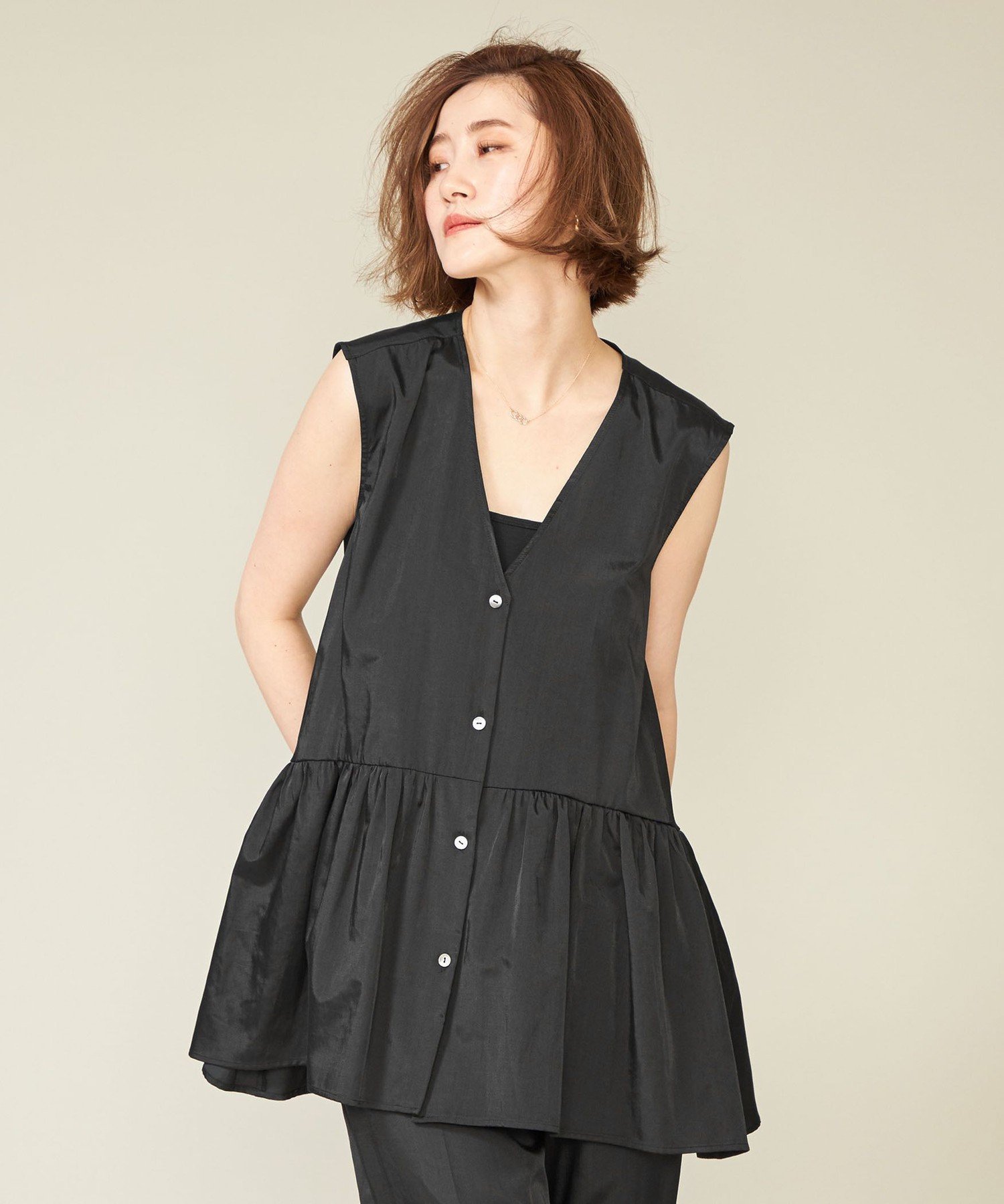【ユナイテッドアローズ/UNITED ARROWS】のconte サテン ノースリーブブラウス 人気、トレンドファッション・服の通販 founy(ファニー) 　ファッション　Fashion　レディースファッション　Fashion for Women　トップス・カットソー　Cut & Sew Tops　キャミソール&ノースリーブ　Camisoles & Sleeveless Tops　シャツ・ブラウス・オフィスカジュアル　Elegant Blouses & Button-Ups　ギャザー　Gathered, Ruffled　サテン　Satin, Glossy Fabric　ドレープ　Drape, Draping Fabric　ノースリーブ　Sleeveless, No-Sleeve　フェミニン　Feminine, Girly　ペプラム　Peplum, Flared Hem　 other-1|ID: prp329100004545984 ipo3291000000033173942