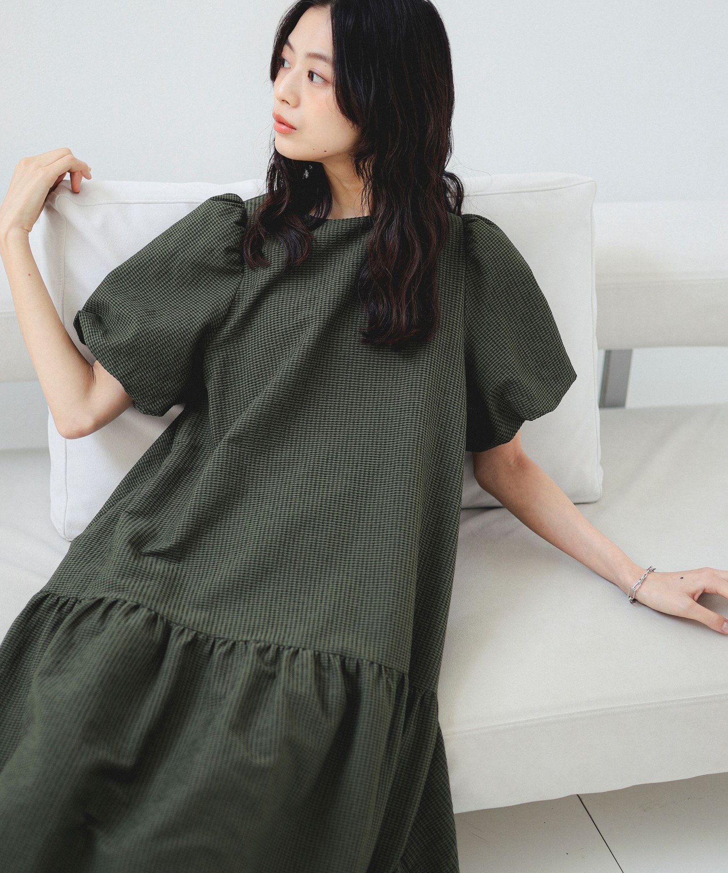 【ビーミングライフストアバイビームス/B:MING LIFE STORE by BEAMS】のシアー サッカー ワンピース(S~M) 25SS おでかけ きれいめ ウォッシャブル 旅行 体型カバー リラックス 裏地付き デザイン 夏 着映え インテリア・キッズ・メンズ・レディースファッション・服の通販 founy(ファニー) 　ファッション　Fashion　レディースファッション　Fashion for Women　ワンピース　Dresses　ウォッシャブル　Machine Washable　サッカー　Seersucker, Summer Fabric　シアー　Sheer, See-Through　スリーブ　Sleeve, Long Sleeve / Short Sleeve　フェミニン　Feminine, Girly　ベーシック　Basic, Essential　リラックス　Relax, Relaxed Fit　夏　Summer　旅行　Travel　2025年　2025　2025春夏・S/S　Spring/Summer 2025 SS25　OLIVE|ID: prp329100004546002 ipo3291000000033291097