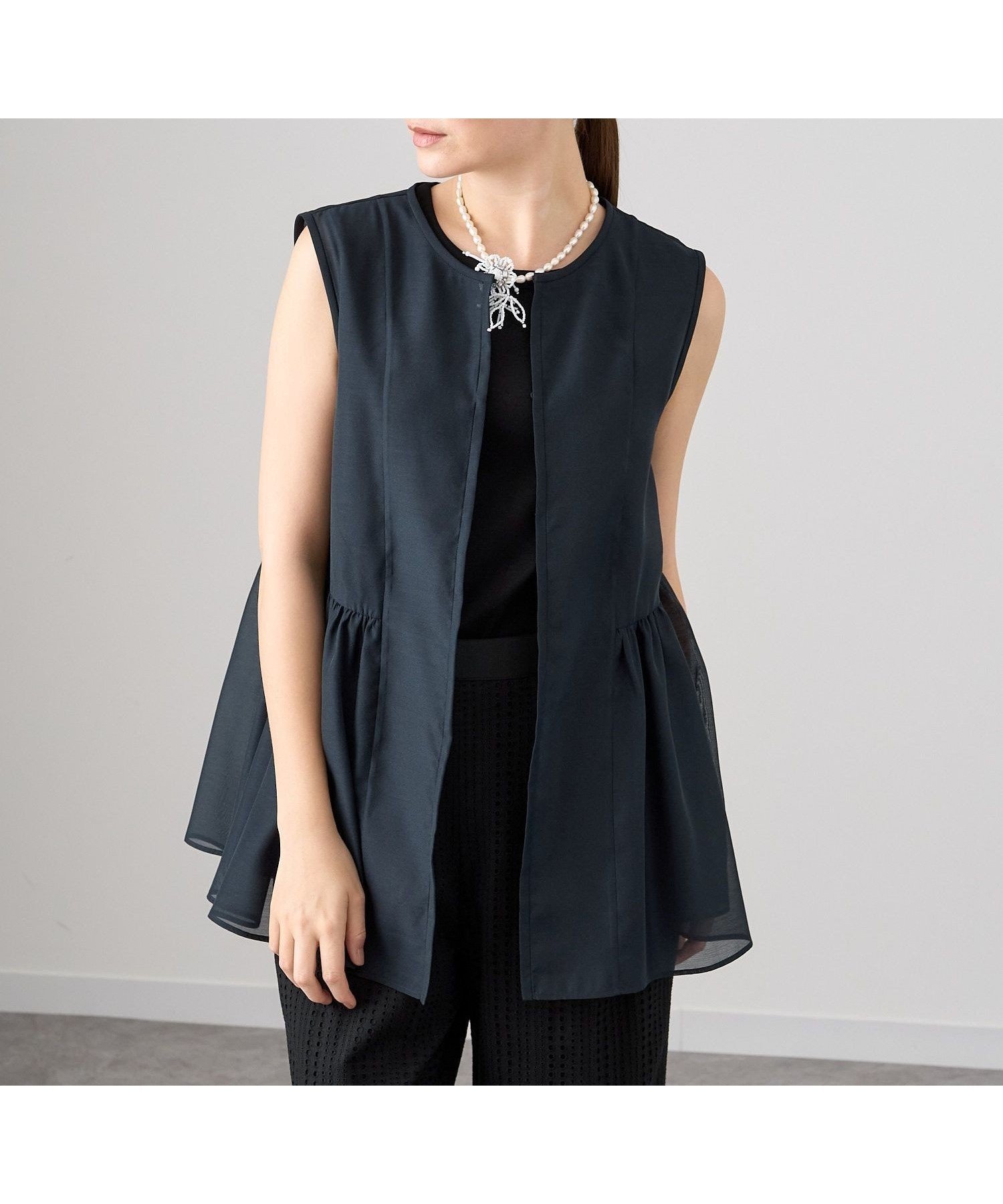 【アナイ/ANAYI】のオーガンペプラムギャザージレ 人気、トレンドファッション・服の通販 founy(ファニー) 　ファッション　Fashion　レディースファッション　Ladies' Fashion Online　アウター　Coat Outerwear　トップス・カットソー　Tops/Tshirt　ベスト/ジレ　Gilets/Vests　インナー　Inner　オーガンジー　Organdy　ギャザー　Gather　シアー　Sheer　ショート　Short　タンク　Tank　バランス　Balance　パイピング　Piping　フラワー　Flower　ボトム　Bottom　ロング　Long　S/S・春夏　Ss・Spring/Summer　再入荷　Restock/Back In Stock/Re Arrival　夏　Summer　 other-1|ID: prp329100004546009 ipo3291000000032677393