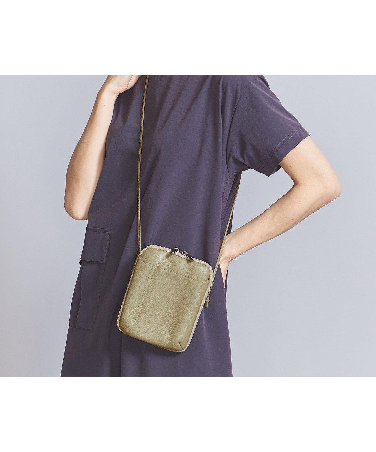 【ビューティ&ユース ユナイテッドアローズ/BEAUTY&YOUTH / UNITED ARROWS】のレザー ジップ ショルダーバッグ -2WAY- インテリア・キッズ・メンズ・レディースファッション・服の通販 founy(ファニー) 　ファッション　Fashion　レディースファッション　Fashion for Women　シンプル　Simple, Minimal　ジップ　Zip, Zipper　スマホ　Smartphone, Mobile Device　財布　Wallet, Purse　チェーン　Chain, Chain Strap　人気　Popular, Best Seller　フェミニン　Feminine, Girly　ベーシック　Basic, Essential　ポケット　Pocket, Pocket Detail　旅行　Travel　LT.GRAY|ID: prp329100004546202 ipo3291000000032970399