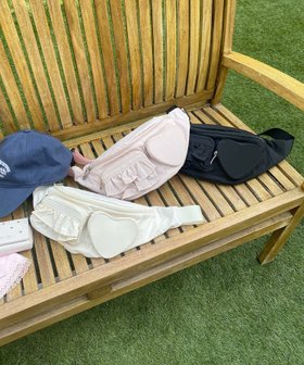 【マジェスティック レゴン/MAJESTIC LEGON】のハート×フリルウエストポーチ 人気、トレンドファッション・服の通販 founy(ファニー) ファッション Fashion レディースファッション Fashion for Women ポーチ&ミニバッグ Pouches & Mini Bags おすすめ Recommended / Our Picks フリル Frill, Ruffle ポケット Pocket, Pocket Detail ポーチ Pouch, Small Case リップ Lip, Lip Motif 財布 Wallet, Purse |ID:prp329100004546244