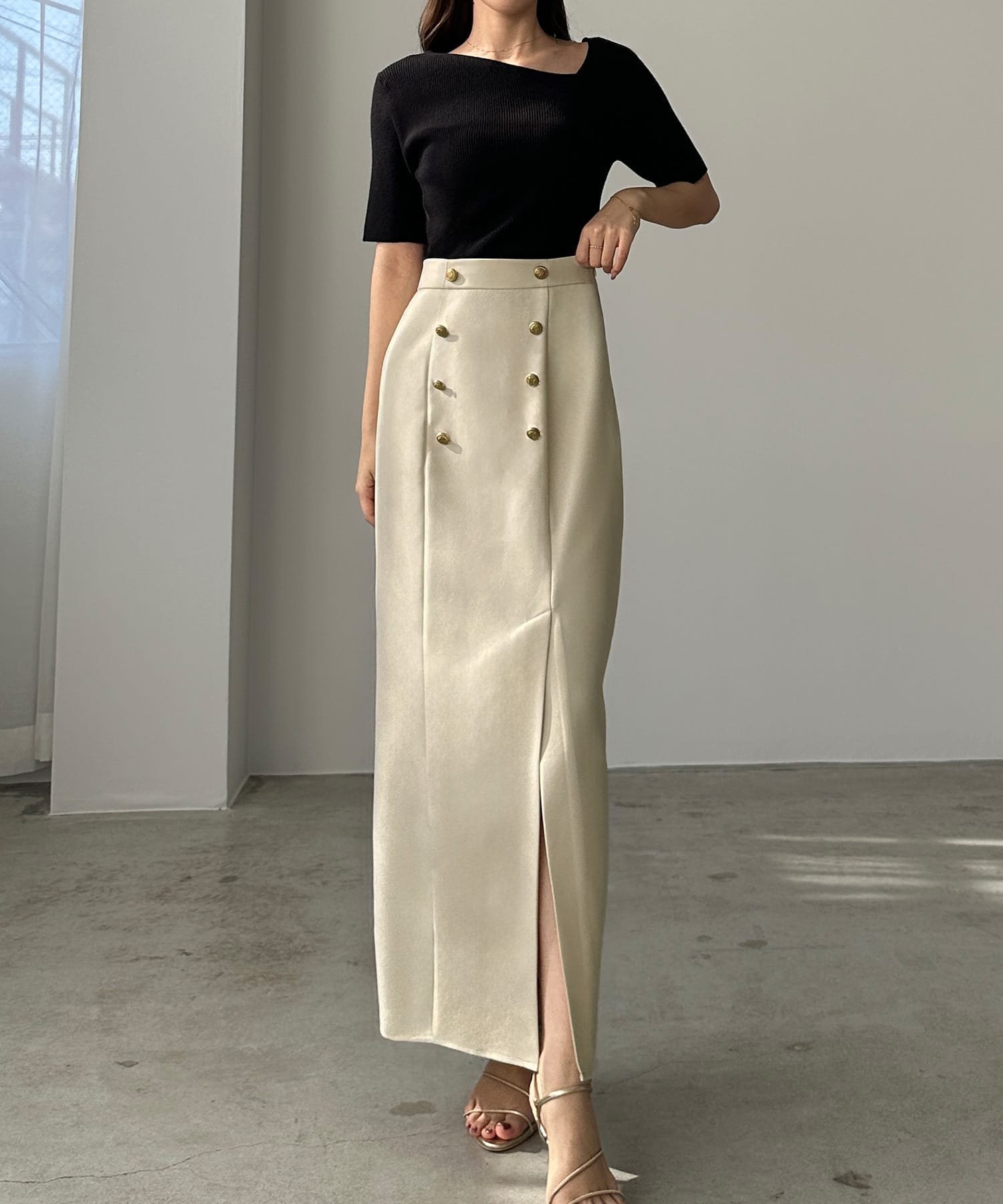 【ジュノア/JUNOAH】のLouere ゴールドボタン前スリットペンシルスカート インテリア・キッズ・メンズ・レディースファッション・服の通販 founy(ファニー) 　ファッション　Fashion　レディースファッション　Ladies' Fashion Online　スカート　Skirt　アイボリー|ID: prp329100004546385 ipo3291000000032623128