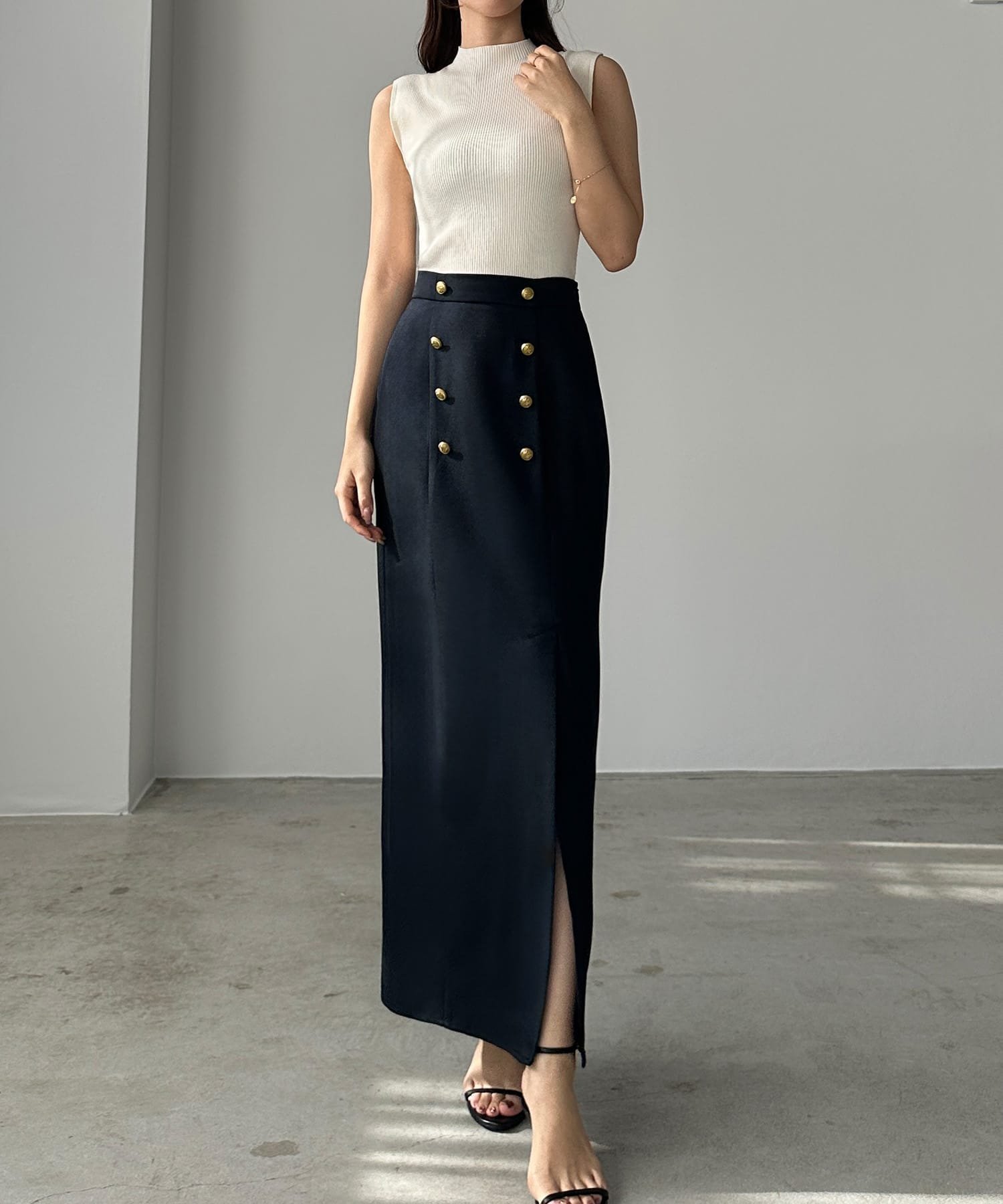 【ジュノア/JUNOAH】のLouere ゴールドボタン前スリットペンシルスカート インテリア・キッズ・メンズ・レディースファッション・服の通販 founy(ファニー) 　ファッション　Fashion　レディースファッション　Ladies' Fashion Online　スカート　Skirt　ネイビー|ID: prp329100004546385 ipo3291000000032623129