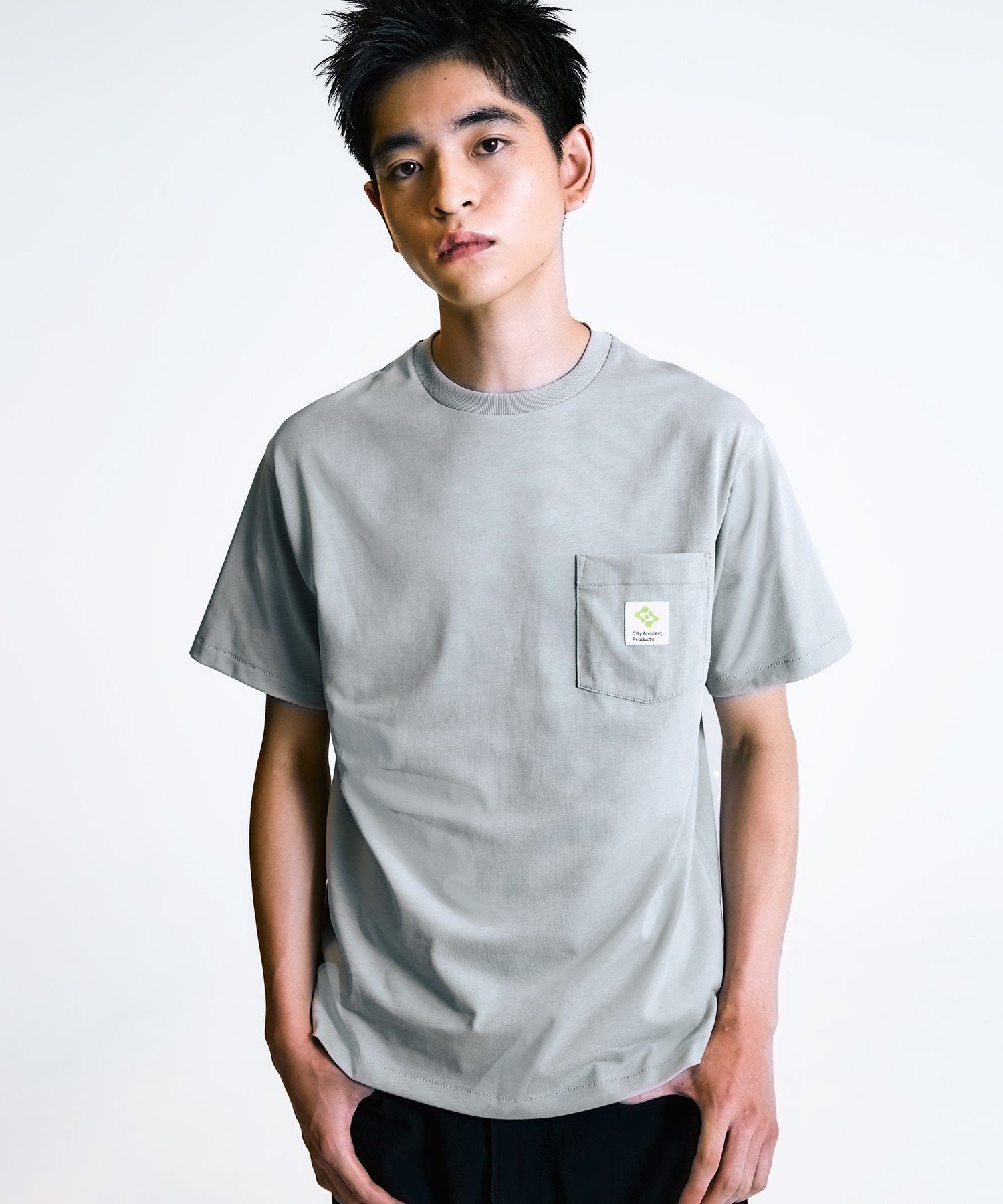 【シップス フォー ウィメン/SHIPS】のCity Ambient Products スクエアロゴ ポケット Tシャツ インテリア・キッズ・メンズ・レディースファッション・服の通販 founy(ファニー) 　ファッション　Fashion　レディースファッション　Fashion for Women　トップス・カットソー　Cut & Sew Tops　シャツ・ブラウス・オフィスカジュアル　Elegant Blouses & Button-Ups　ロングTシャツ・Tシャツ　Longline T-Shirts & Tees　シンプル　Simple, Minimal　スクエア　Square, Square Shape　スタンダード　Standard, Basic　ベーシック　Basic, Essential　ポケット　Pocket, Pocket Detail　リラックス　Relax, Relaxed Fit　エレガント 上品　Elegant　ライトグレー|ID: prp329100004546441 ipo3291000000033362944