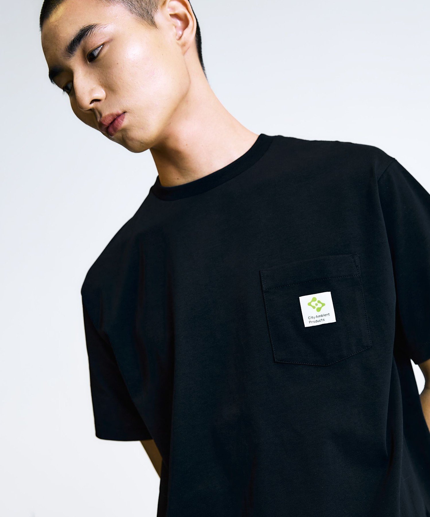 【シップス フォー ウィメン/SHIPS】のCity Ambient Products スクエアロゴ ポケット Tシャツ インテリア・キッズ・メンズ・レディースファッション・服の通販 founy(ファニー) 　ファッション　Fashion　レディースファッション　Fashion for Women　トップス・カットソー　Cut & Sew Tops　シャツ・ブラウス・オフィスカジュアル　Elegant Blouses & Button-Ups　ロングTシャツ・Tシャツ　Longline T-Shirts & Tees　シンプル　Simple, Minimal　スクエア　Square, Square Shape　スタンダード　Standard, Basic　ベーシック　Basic, Essential　ポケット　Pocket, Pocket Detail　リラックス　Relax, Relaxed Fit　エレガント 上品　Elegant　ブラック|ID: prp329100004546441 ipo3291000000033362945