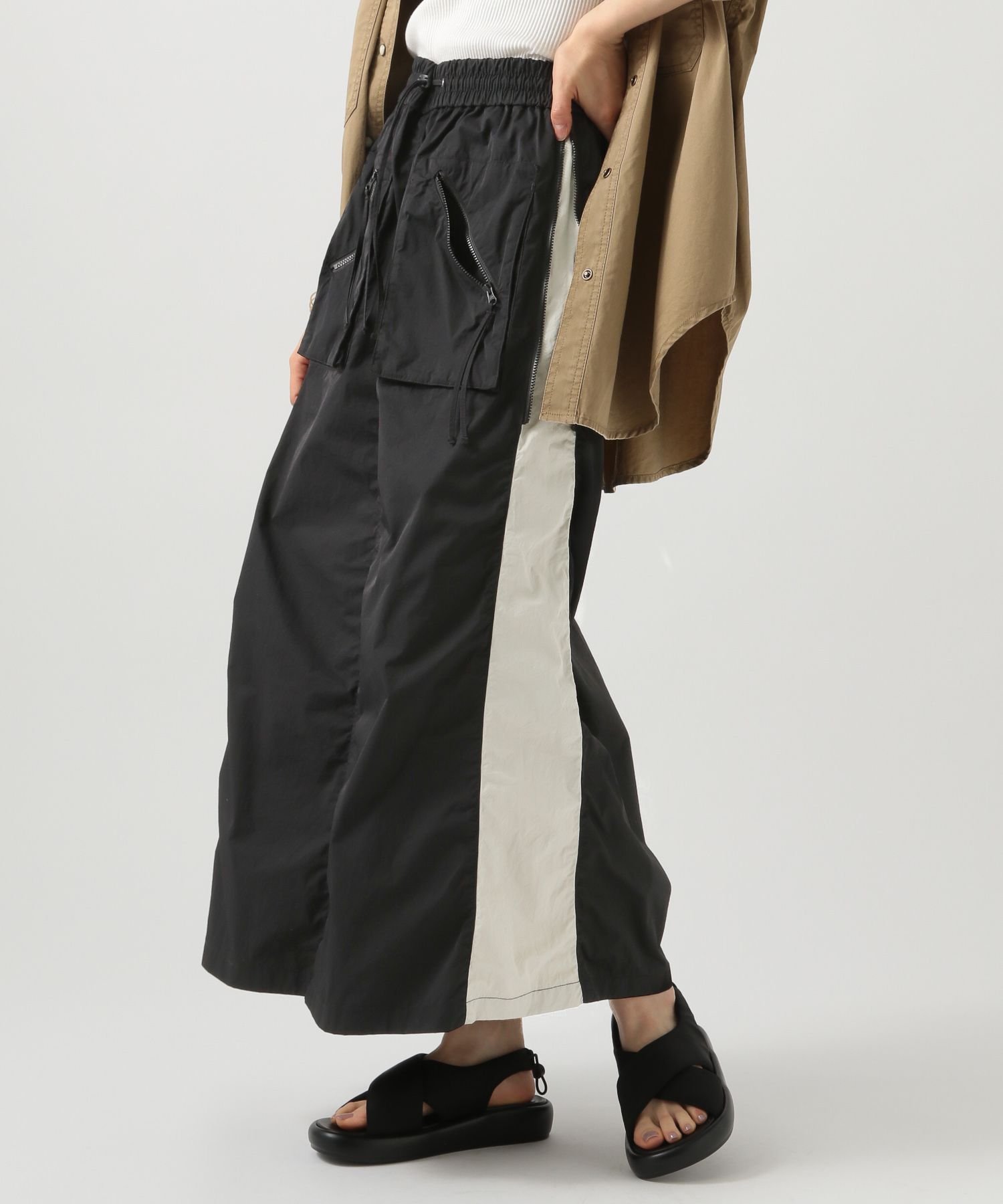 【ベイフロー/BAYFLOW】のサイドジップで調整可能 ラインジップスカート 人気、トレンドファッション・服の通販 founy(ファニー) 　ファッション　Fashion　レディースファッション　WOMEN　スカート　Skirt　おすすめ　Recommend　サイドジップ　Side Zip　ジップ　Zip　スウェット　Sweat　デニム　Denim　トレンド　Trend　フロント　Front　ポケット　Pocket　 other-1|ID: prp329100004546451 ipo3291000000032123768