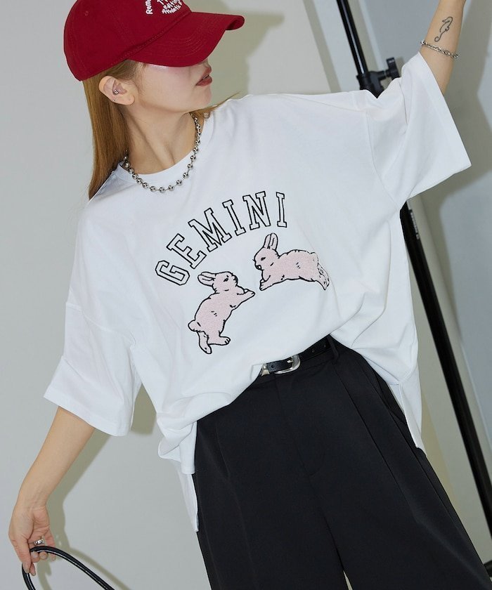 【フリークスストア/FREAK'S STORE】のウサギ 相良刺繍 オーバーサイズTシャツ 25SS インテリア・キッズ・メンズ・レディースファッション・服の通販 founy(ファニー) https://founy.com/ ファッション Fashion レディースファッション Fashion for Women トップス・カットソー Cut & Sew Tops シャツ・ブラウス・オフィスカジュアル Elegant Blouses & Button-Ups ロングTシャツ・Tシャツ Longline T-Shirts & Tees 2025年 2025 2025春夏・S/S Spring/Summer 2025 SS25 おすすめ Recommended / Our Picks キャップ Cap, Baseball Cap ティアードスカート Tiered Skirt, Flounced Skirt デニム Denim, Jeans Material ビッグ Big, Oversized フレア Flare, Flared プリント Print, Printed Pattern モチーフ Motif, Design Theme ルーズ Loose, Oversized 夏 Summer S/S・春夏 SS, Spring/Summer, Warm Season |ID: prp329100004546522 ipo3291000000033646157