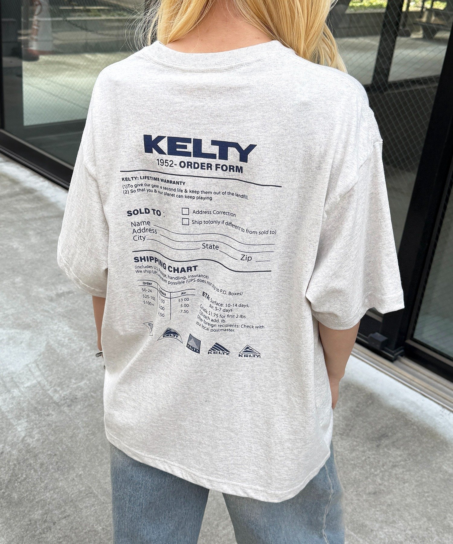 【その他のブランド/Other】のKELTY/【別注】バックプリントロゴTシャツ TYPE-3 インテリア・キッズ・メンズ・レディースファッション・服の通販 founy(ファニー) 　ファッション　Fashion　レディースファッション　WOMEN　トップス・カットソー　Tops/Tshirt　シャツ/ブラウス　Shirts/Blouses　ロング / Tシャツ　T-Shirts　バッグ　Bag　アウトドア　Outdoor　アクセサリー　Accessories　ヴィンテージ　Vintage　カーゴパンツ　Cargo Pants　クラシカル　Classical　グラフィック　Graphic　シンプル　Simple　ジャケット　Jacket　スタンダード　Standard　スラックス　Slacks　ダウン　Down　デイパック　Daypack　トレンド　Trend　パーカー　Hoodie　プリント　Print　別注　Special Order　メンズ　Mens　リラックス　Relax　再入荷　Restock/Back In Stock/Re Arrival　おすすめ　Recommend　GRY|ID: prp329100004546534 ipo3291000000032253906