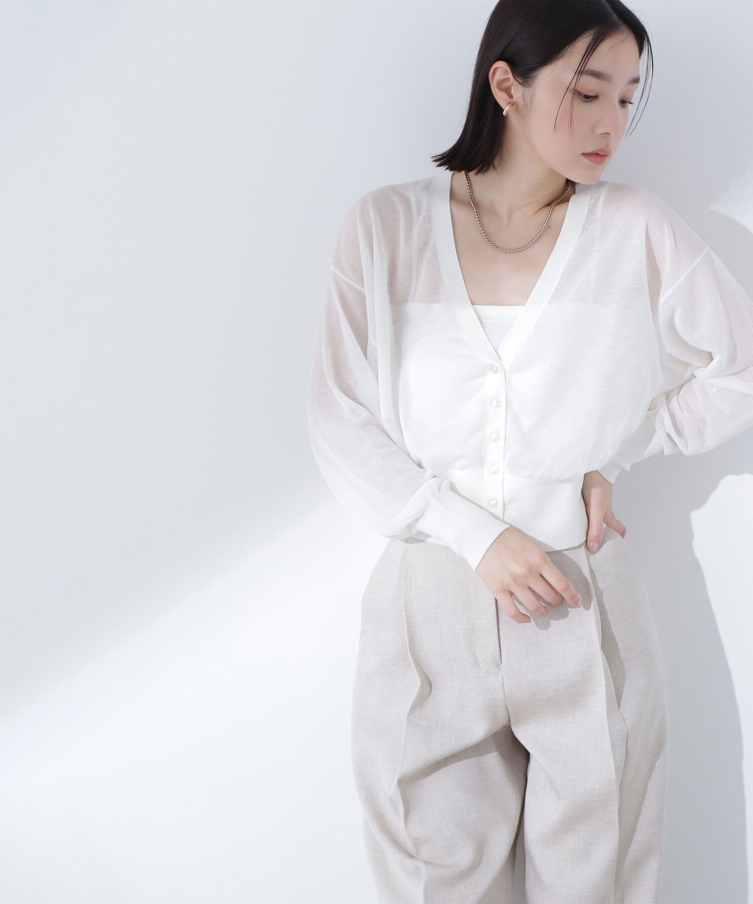 【ナチュラル ビューティー ベーシック/NATURAL BEAUTY BASIC】のベーシックシアーカーディガン インテリア・キッズ・メンズ・レディースファッション・服の通販 founy(ファニー) 　雑誌掲載アイテム　Magazine Picks & Fashion Features　ファッション雑誌　Fashion Magazines　オッジ　Oggi　ファッション　Fashion　レディースファッション　Fashion for Women　トップス・カットソー　Cut & Sew Tops　カーディガン・羽織り　Layered Style Cardigans　おすすめ　Recommended / Our Picks　カーディガン　Cardigan, Knitwear　シアー　Sheer, See-Through　シンプル　Simple, Minimal　羽織　Haori, Light Jacket　雑誌　Magazine, Fashion Magazine　オフホワイト1|ID: prp329100004546820 ipo3291000000033493523
