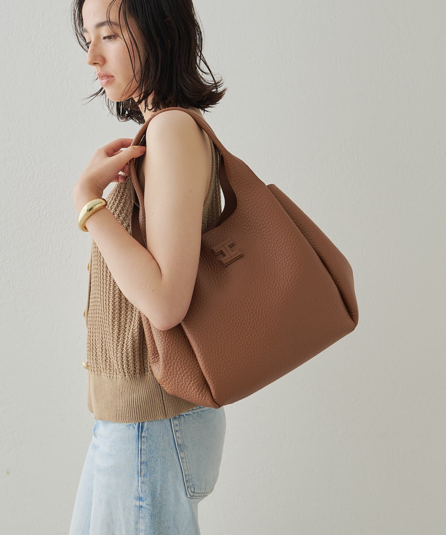 【イアクッチ/IACUCCI】のボルゴ ALCE インテリア・キッズ・メンズ・レディースファッション・服の通販 founy(ファニー) 　ファッション　Fashion　レディースファッション　Ladies' Fashion Online　エレガント 上品　Elegant　ショルダー　Shoulder　シンプル　Simple　フォルム　Form　フロント　Front　ポケット　Pocket　マグネット　Magnet　ワイド　Wide　ワンポイント　One Point　ビジネス 仕事 通勤　Business　2025年　2025　2025春夏・S/S　Ss,Spring/Summer,2025　キャメル|ID: prp329100004546854 ipo3291000000032677651