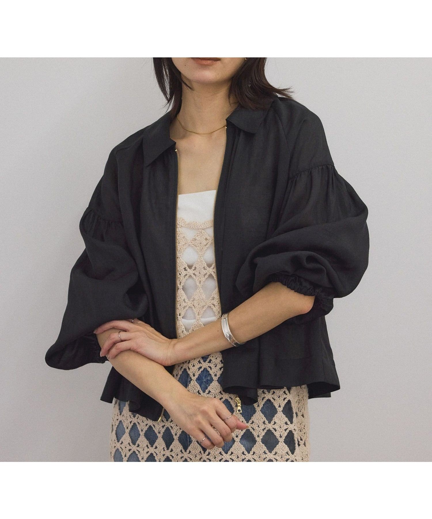 【サロン アダム エ ロペ/SALON adam et rope'】の【WEB限定】シアーリネンジップブラウス/ブルゾン 冷房対策・日除け 人気、トレンドファッション・服の通販 founy(ファニー) 　ファッション　Fashion　レディースファッション　WOMEN　アウター　Coat Outerwear　ブルゾン　Blouson/Jackets　トップス・カットソー　Tops/Tshirt　シャツ/ブラウス　Shirts/Blouses　カーディガン　Cardigan　ギャザー　Gather　クロップド　Cropped　吸水　Water Absorption　シアー　Sheer　フォルム　Form　フロント　Front　ブルゾン　Blouson　ボトム　Bottom　ポケット　Pocket　リネン　Linen　おすすめ　Recommend　ビジネス 仕事 通勤　Business　 other-1|ID: prp329100004546902 ipo3291000000032129273
