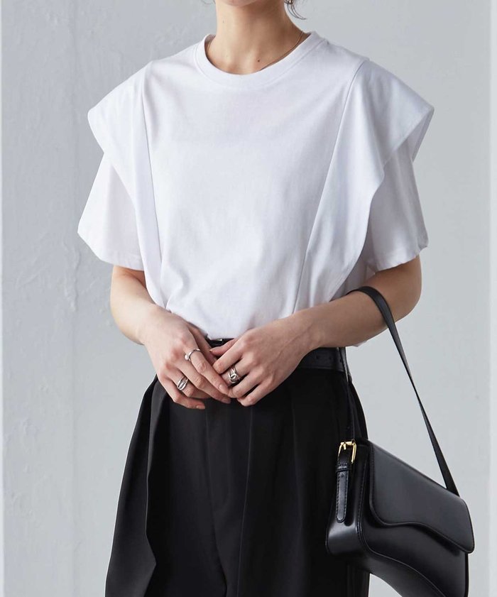 【ラナン/Ranan】のRanan/ラッフルショルダーTシャツ インテリア・キッズ・メンズ・レディースファッション・服の通販 founy(ファニー) https://founy.com/ ファッション Fashion レディースファッション Fashion for Women トップス・カットソー Cut & Sew Tops シャツ・ブラウス・オフィスカジュアル Elegant Blouses & Button-Ups ロングTシャツ・Tシャツ Longline T-Shirts & Tees おすすめ Recommended / Our Picks カットソー Cut and Sewn Top スタイリッシュ Stylish, Fashionable スラックス Slacks, Dress Pants デニム Denim, Jeans Material トレンド Trend, Trending Now フレア Flare, Flared ベーシック Basic, Essential ボトム Bottoms, Lower Wear ポケット Pocket, Pocket Detail ワンポイント One Point, Statement Accent 夏 Summer |ID: prp329100004546904 ipo3291000000033555691