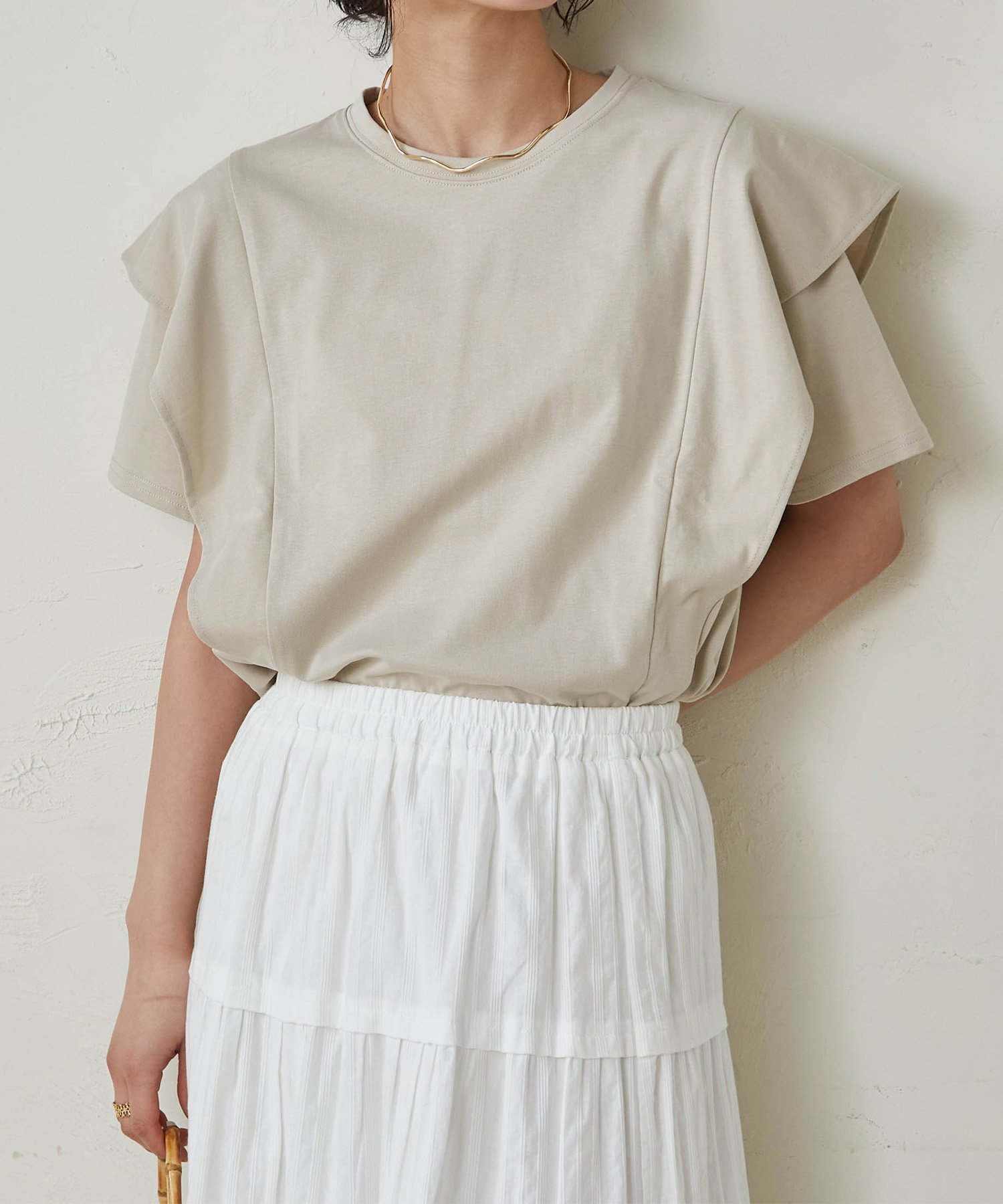 【ラナン/Ranan】のRanan/ラッフルショルダーTシャツ インテリア・キッズ・メンズ・レディースファッション・服の通販 founy(ファニー) 　ファッション　Fashion　レディースファッション　Fashion for Women　トップス・カットソー　Cut & Sew Tops　シャツ・ブラウス・オフィスカジュアル　Elegant Blouses & Button-Ups　ロングTシャツ・Tシャツ　Longline T-Shirts & Tees　おすすめ　Recommended / Our Picks　カットソー　Cut and Sewn Top　スタイリッシュ　Stylish, Fashionable　スラックス　Slacks, Dress Pants　デニム　Denim, Jeans Material　トレンド　Trend, Trending Now　フレア　Flare, Flared　ベーシック　Basic, Essential　ボトム　Bottoms, Lower Wear　ポケット　Pocket, Pocket Detail　ワンポイント　One Point, Statement Accent　夏　Summer　ベージュ|ID: prp329100004546904 ipo3291000000033555696