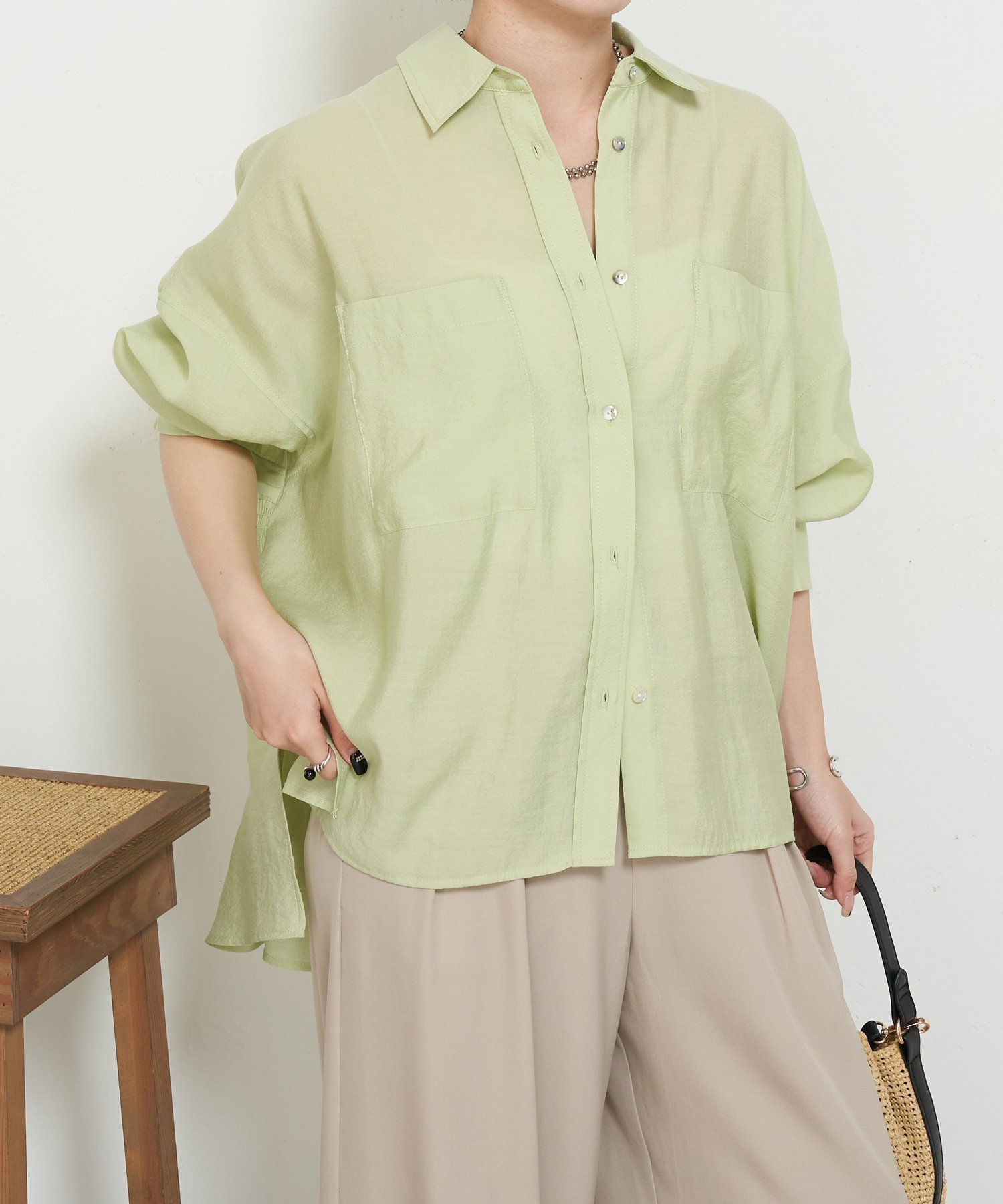 【ジェナ エスパス メルヴェイユ/Jena espace merveilleux】の【新色登場】【ドライタッチシャツ】バックカーブシャーリングシャツ インテリア・キッズ・メンズ・レディースファッション・服の通販 founy(ファニー) 　ファッション　Fashion　レディースファッション　Fashion for Women　トップス・カットソー　Cut & Sew Tops　シャツ・ブラウス・オフィスカジュアル　Elegant Blouses & Button-Ups　バッグ　Bags　イエロー　Yellow　インナー　Innerwear　キャミソール　Camisole, Spaghetti Strap Top　シャーリング　Shirring, Ruched　ノースリーブ　Sleeveless, No-Sleeve　フィット　Fit, Slim Fit　羽織　Haori, Light Jacket　リラックス　Relax, Relaxed Fit　おすすめ　Recommended / Our Picks　夏　Summer　エレガント 上品　Elegant　ライムグリーン|ID: prp329100004546923 ipo3291000000033448624