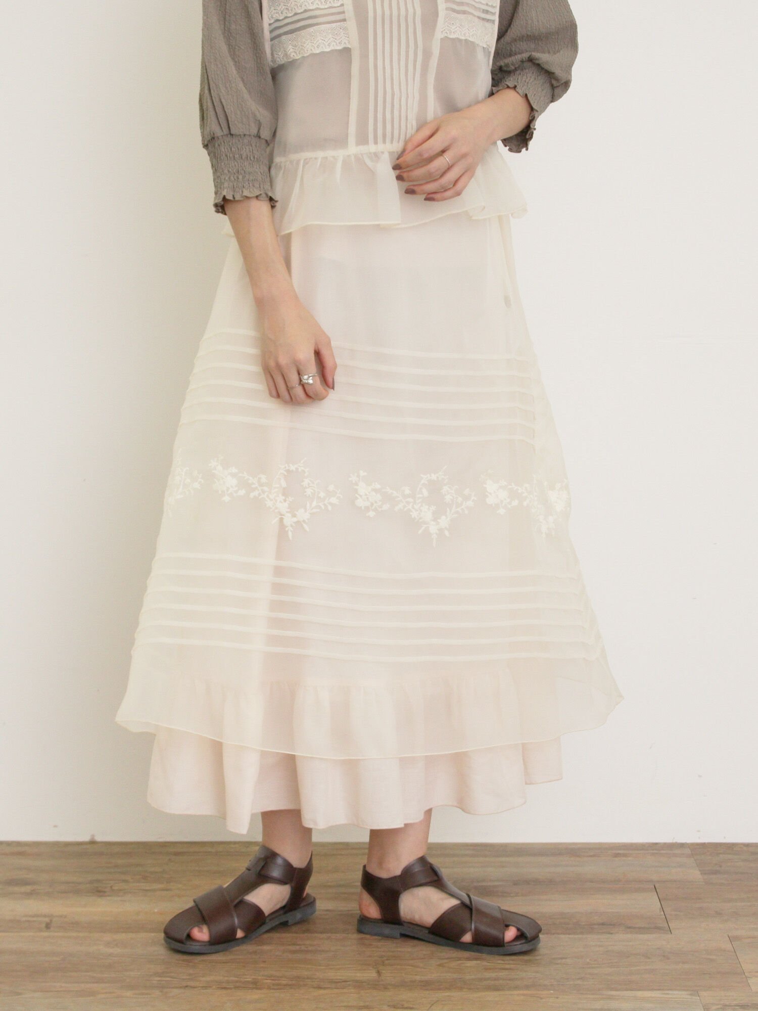 【サマンサモスモス/Samansa Mos2】のオーガンジー刺繍スカート インテリア・キッズ・メンズ・レディースファッション・服の通販 founy(ファニー) 　ファッション　Fashion　レディースファッション　WOMEN　スカート　Skirt　インナー　Inner　オーガンジー　Organdy　セパレート　Separate　フリル　Frills　キナリ|ID: prp329100004546925 ipo3291000000032303693