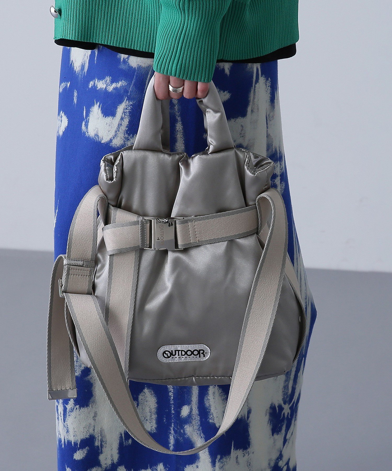 【ローズバッド/ROSE BUD】の【ROSE BUD別注】OUTDOOR PRODUCTS/2way ベルトトートバッグ S インテリア・キッズ・メンズ・レディースファッション・服の通販 founy(ファニー) 　ファッション　Fashion　レディースファッション　WOMEN　バッグ　Bag　ベルト　Belts　巾着　Purse　シルバー　Silver　ベーシック　Basic　ポケット　Pocket　別注　Special Order　2025年　2025　2025春夏・S/S　Ss,Spring/Summer,2025　SILVER|ID: prp329100004546949 ipo3291000000032291505