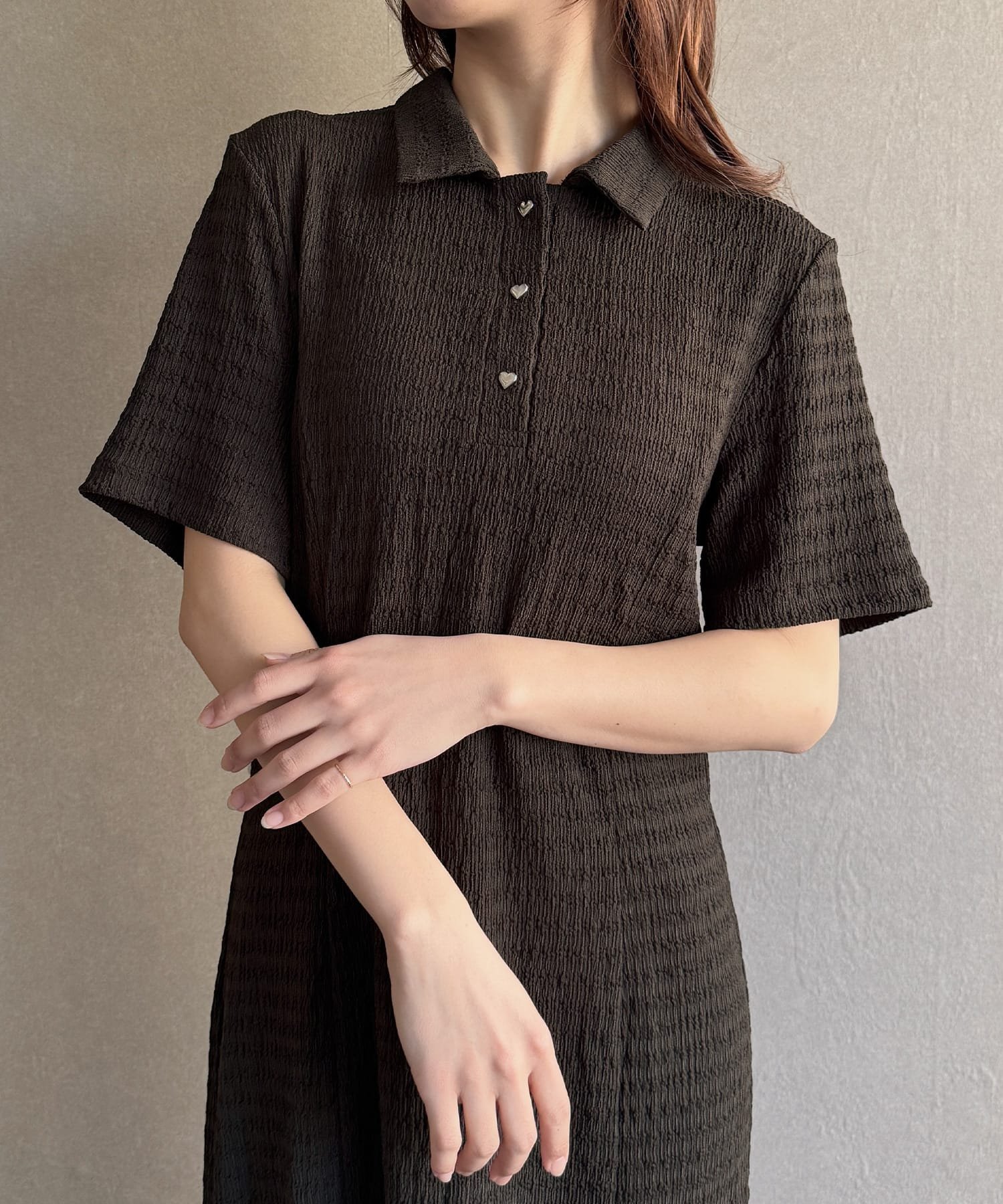 【ジュノア/JUNOAH】のハートボタンストレッチジャガードポロワンピース インテリア・キッズ・メンズ・レディースファッション・服の通販 founy(ファニー) 　ファッション　Fashion　レディースファッション　Ladies' Fashion Online　ワンピース　Dress　ブラウン|ID: prp329100004547184 ipo3291000000032621676