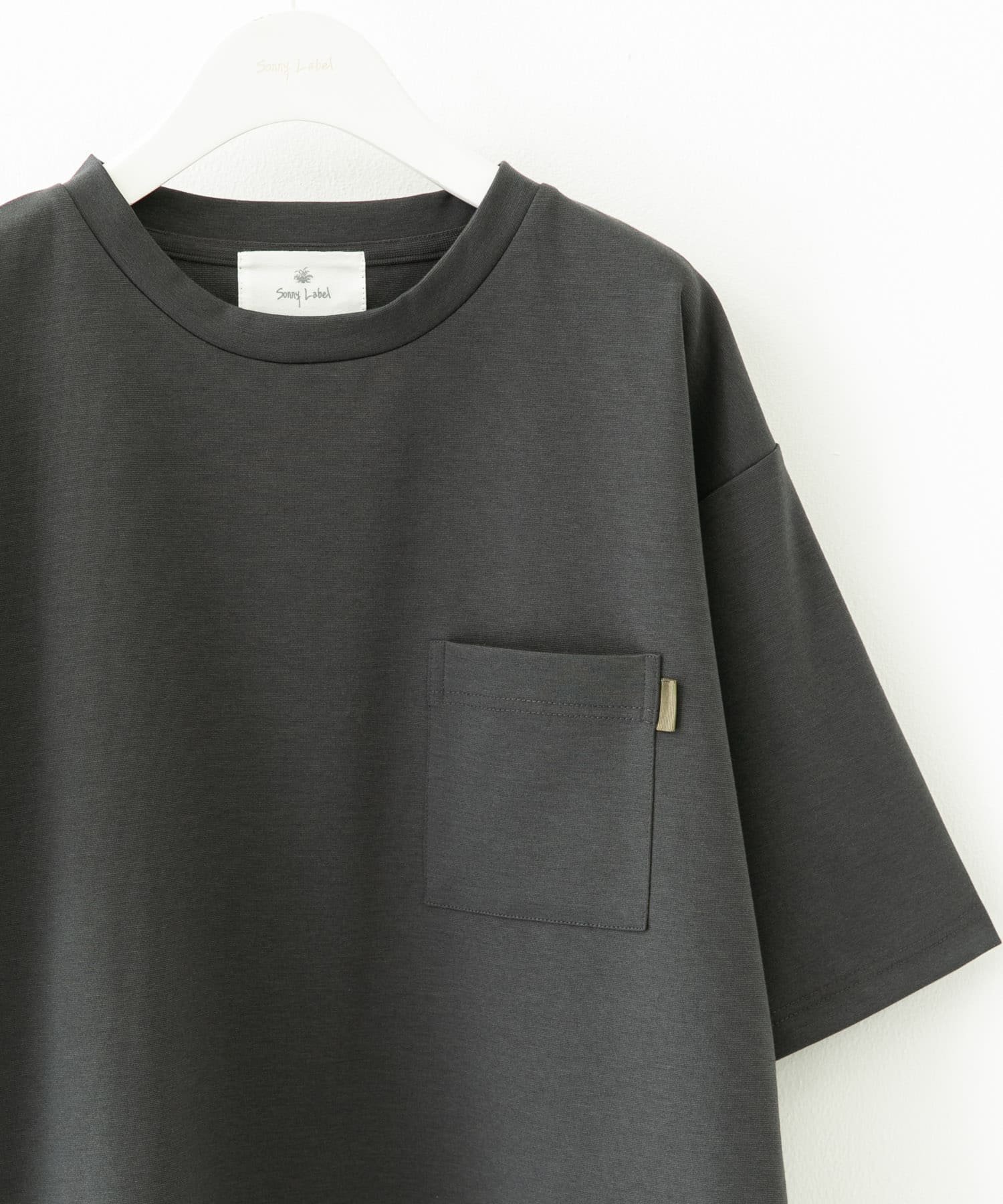 【サニーレーベル/Sonny Label / URBAN RESEARCH / MEN】のポンチポケット付ショートスリーブTシャツ インテリア・キッズ・メンズ・レディースファッション・服の通販 founy(ファニー) 　ファッション　Fashion　メンズファッション　Fashion for Men　オレンジ　Orange　カラフル　Colorful Design　ショート　Short, Short Length　シンプル　Simple, Minimal　スニーカー　Sneakers, Trainers　スポーツ　Sports, Activewear　スリーブ　Sleeve, Long Sleeve / Short Sleeve　トレンド　Trend, Trending Now　定番　Standard, Basic Item　フィット　Fit, Slim Fit　ボトム　Bottoms, Lower Wear　ポケット　Pocket, Pocket Detail　無地　Plain, Solid Color　リラックス　Relax, Relaxed Fit　ワンポイント　One Point, Statement Accent　S/S・春夏　SS, Spring/Summer, Warm Season　おすすめ　Recommended / Our Picks　夏　Summer　2025年　2025　2025春夏・S/S　Spring/Summer 2025 SS25　チャコール|ID: prp329100004547356 ipo3291000000033574920