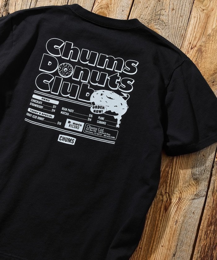 【フリークスストア/FREAK'S STORE】のCHUMS×FREAK S STORE/チャムス 別注 バックプリント クルーネック Tシャツ / DONUTS CLUB 【限定展開】 25SS インテリア・キッズ・メンズ・レディースファッション・服の通販 founy(ファニー) 　ファッション　Fashion　レディースファッション　Ladies' Fashion Online　トップス・カットソー　Tops/Tshirt　シャツ/ブラウス　Shirts/Blouses　ロング / Tシャツ　T-Shirts　バッグ　Bag　インナー　Inner　グラフィック　Graphic　コレクション　Collection　シンプル　Simple　トレンド　Trend　定番　Standard　プリント　Print　ベーシック　Basic　ボトム　Bottom　別注　Special Order　ワンポイント　One Point　S/S・春夏　Ss・Spring/Summer　おすすめ　Recommend　夏　Summer　2025年　2025　2025春夏・S/S　Ss,Spring/Summer,2025　ブラック|ID: prp329100004547434 ipo3291000000032678338