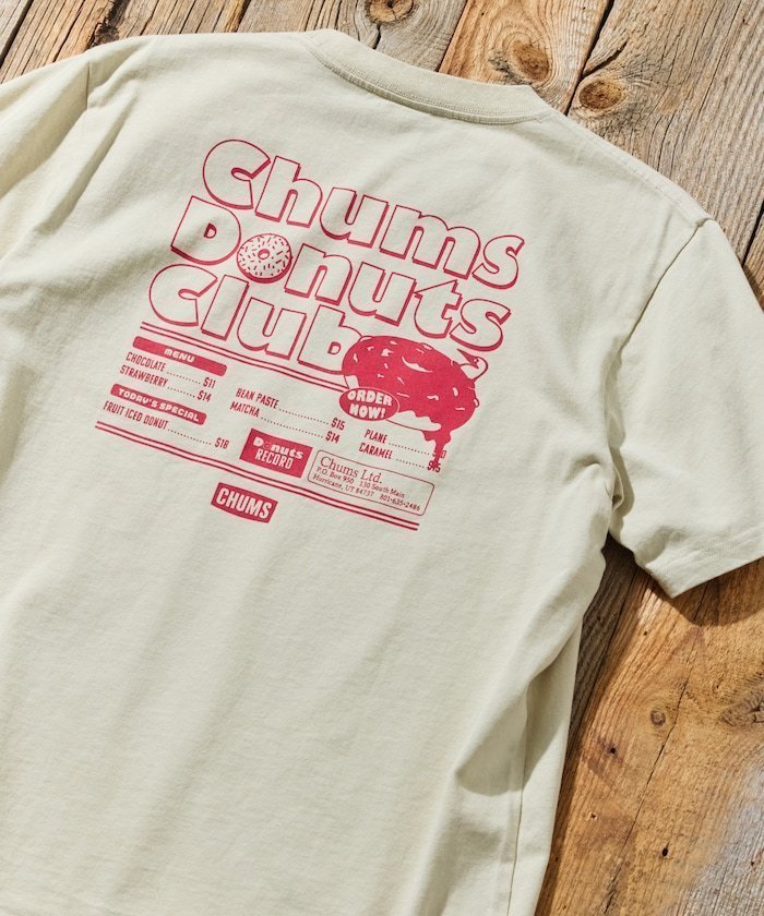 【フリークスストア/FREAK'S STORE】のCHUMS×FREAK S STORE/チャムス 別注 バックプリント クルーネック Tシャツ / DONUTS CLUB 【限定展開】 25SS インテリア・キッズ・メンズ・レディースファッション・服の通販 founy(ファニー) 　ファッション　Fashion　レディースファッション　Ladies' Fashion Online　トップス・カットソー　Tops/Tshirt　シャツ/ブラウス　Shirts/Blouses　ロング / Tシャツ　T-Shirts　バッグ　Bag　インナー　Inner　グラフィック　Graphic　コレクション　Collection　シンプル　Simple　トレンド　Trend　定番　Standard　プリント　Print　ベーシック　Basic　ボトム　Bottom　別注　Special Order　ワンポイント　One Point　S/S・春夏　Ss・Spring/Summer　おすすめ　Recommend　夏　Summer　2025年　2025　2025春夏・S/S　Ss,Spring/Summer,2025　ベージュ|ID: prp329100004547434 ipo3291000000032678339