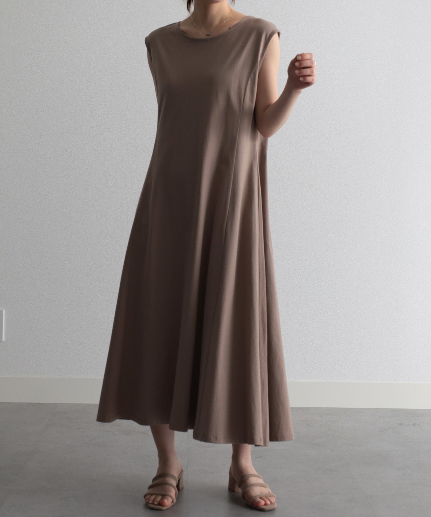 【ラナン/Ranan】の綿100%フレアーロングワンピース(115cm) インテリア・キッズ・メンズ・レディースファッション・服の通販 founy(ファニー) 　ファッション　Fashion　レディースファッション　Ladies' Fashion Online　ワンピース　Dress　なめらか　Smooth　シンプル　Simple　ノースリーブ　No Sleeve　フィット　Fit　ロング　Long　エレガント 上品　Elegant　吸水　Water Absorption　夏　Summer　洗える　Washable　MO|ID: prp329100004548007 ipo3291000000032589674
