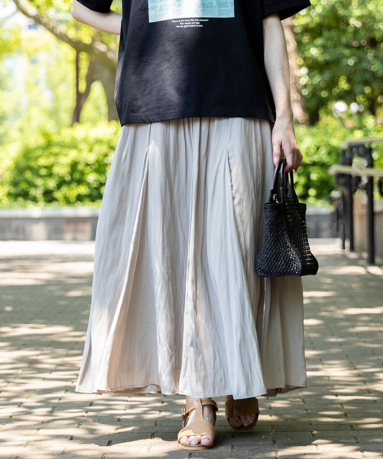 【ビームス ハート/BEAMS HEART】のミディ丈 ギャザーフレアスカート インテリア・キッズ・メンズ・レディースファッション・服の通販 founy(ファニー) 　ファッション　Fashion　レディースファッション　Fashion for Women　スカート　Skirts　Aライン・フレアスカート　A-Line & Flared Skirts　エレガント 上品　Elegant　ギャザー　Gathered, Ruffled　サンダル　Sandals, Summer Shoes　とろみ　Fluid, Flowy Fabric　バランス　Balance, Style Balance　フレア　Flare, Flared　ポケット　Pocket, Pocket Detail　GREIGE|ID: prp329100004548055 ipo3291000000032724027
